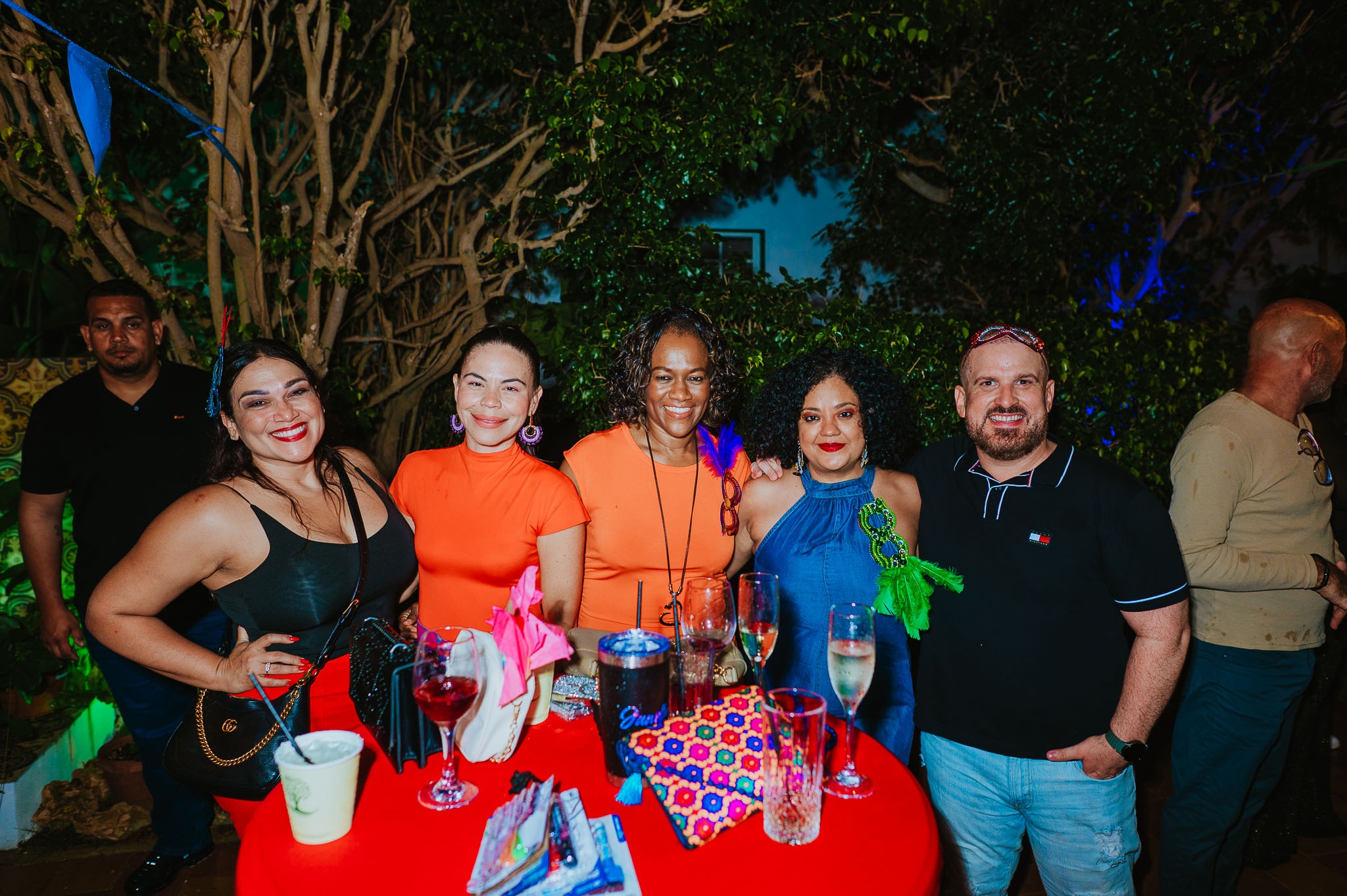 Aruba Bank ta sigui celebra 100 aña cu su empleadonan durante un fiesta di carnaval