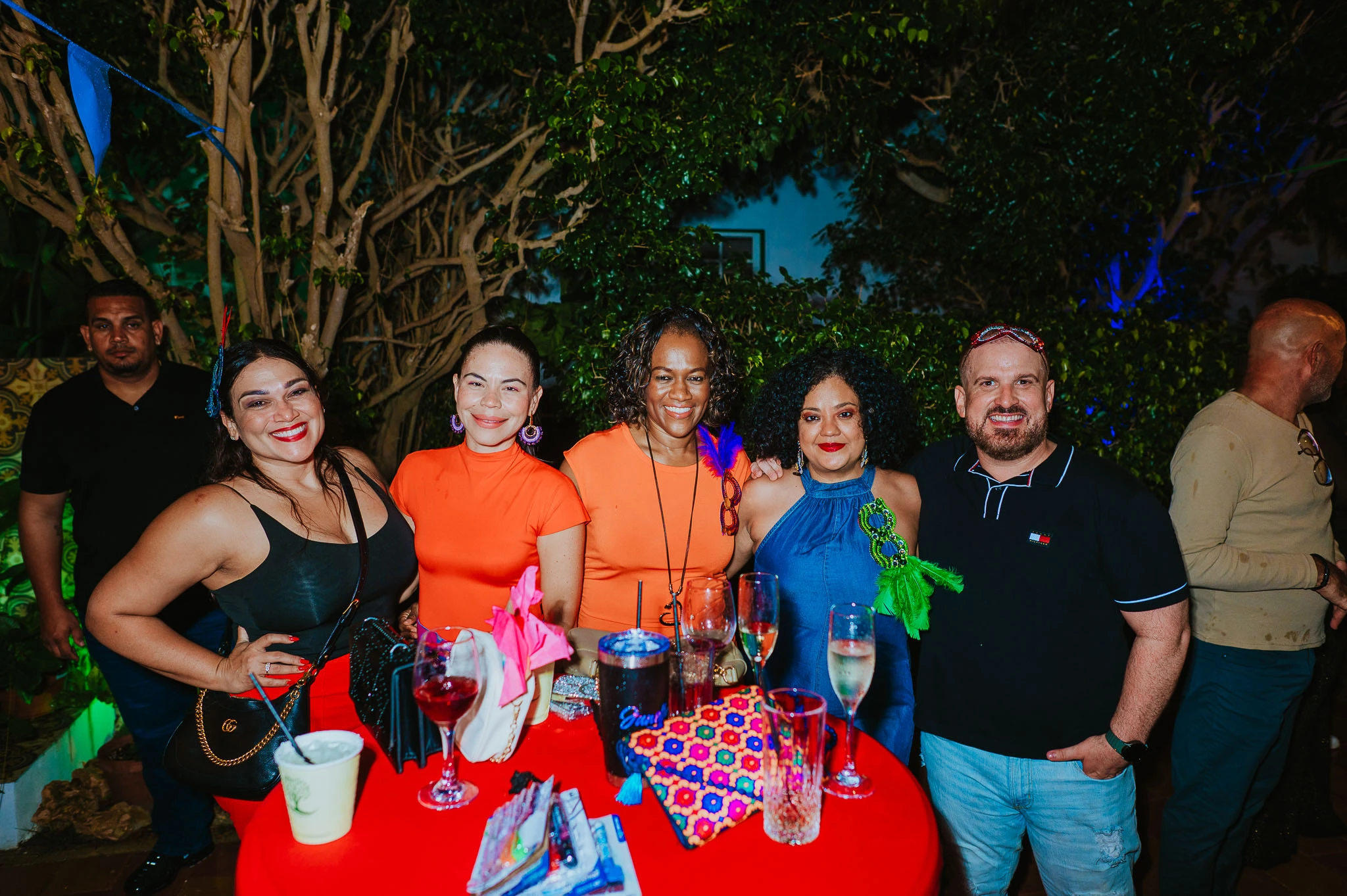 Aruba Bank ta sigui celebra 100 aña cu su empleadonan durante un fiesta di carnaval