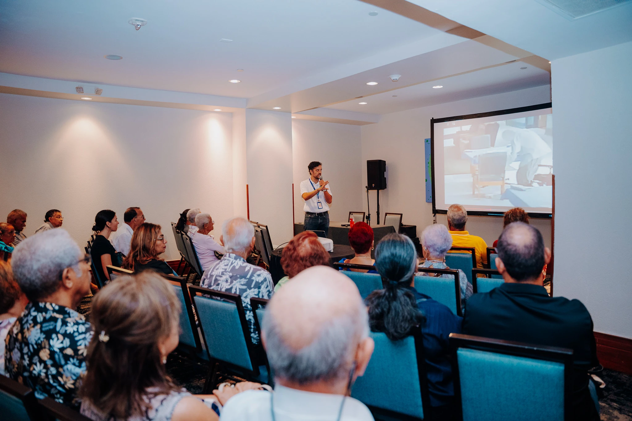 Horacio Oduber Hospital su booth tabata 'on' na Golden Age Expo