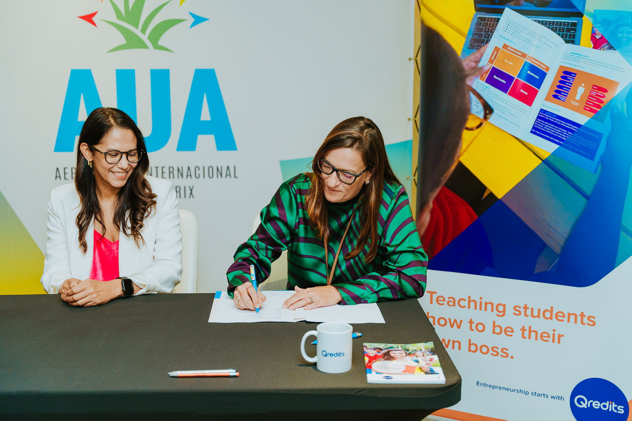 Qredits Aruba and Aruba Airport Authority N.V. launches the extension of “BeYourOwnBoss” – an educational program – for secondary schools (MAVO and HAVO).