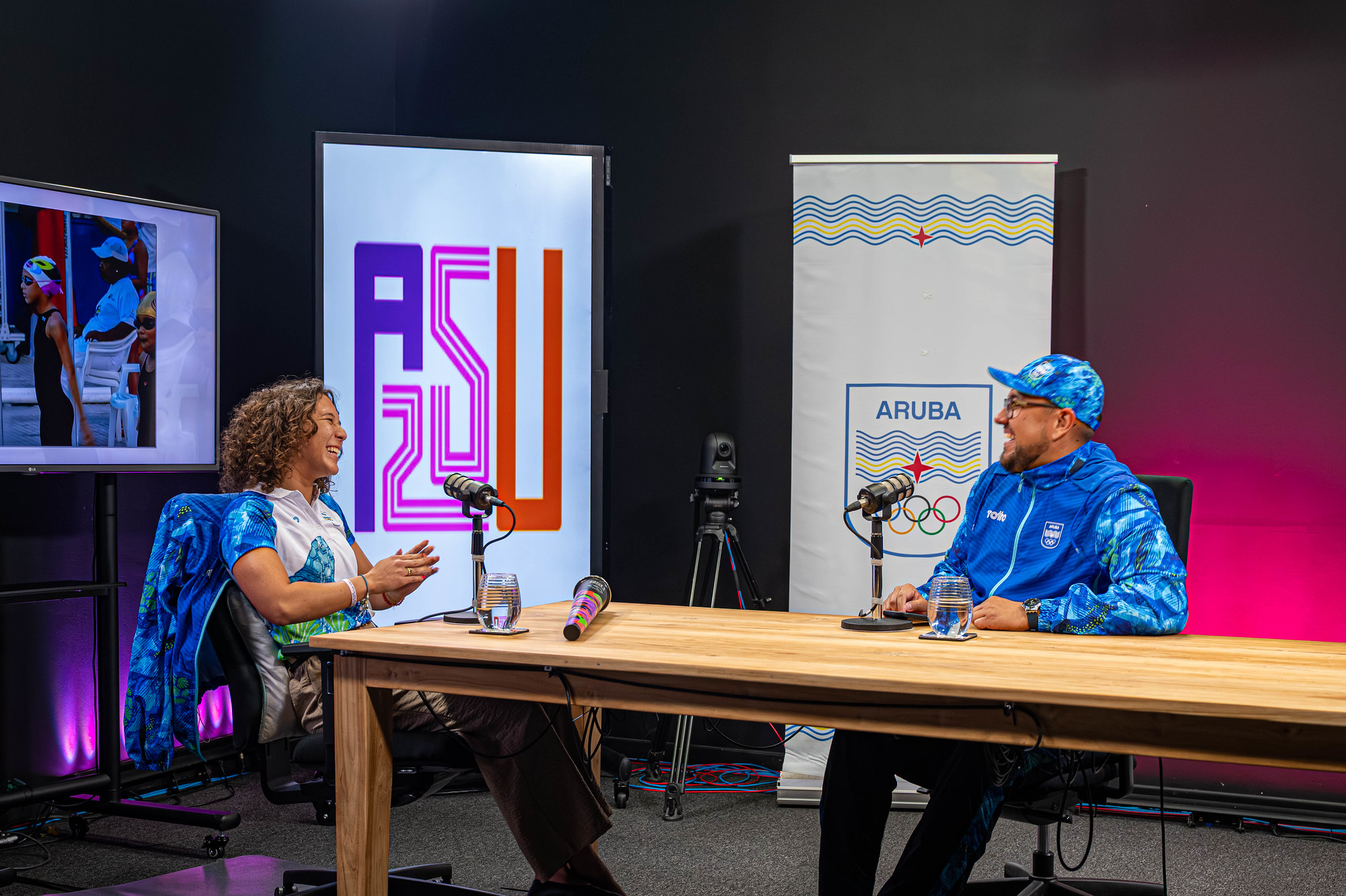 Di drenta piscina pa landa cu su ruman como mucha te yega Weganan Olimpico Paris2024