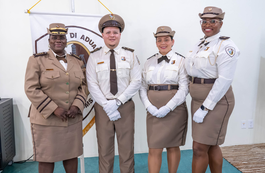 Departamento di Aduana a celebra cu un grupo di funcionario den ceremonia di huramentacion