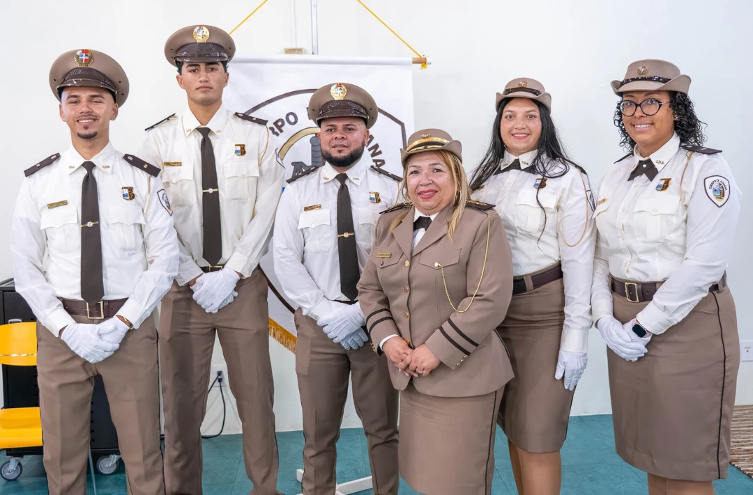 Departamento di Aduana a celebra cu un grupo di funcionario den ceremonia di huramentacion