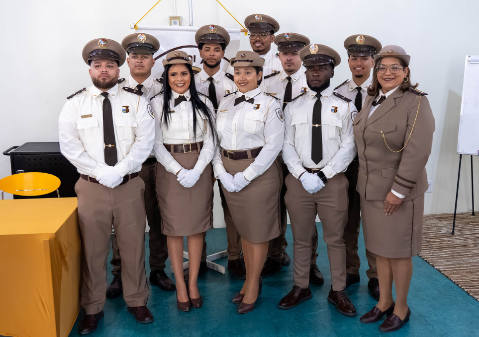 Departamento di Aduana a celebra cu un grupo di funcionario den ceremonia di huramentacion