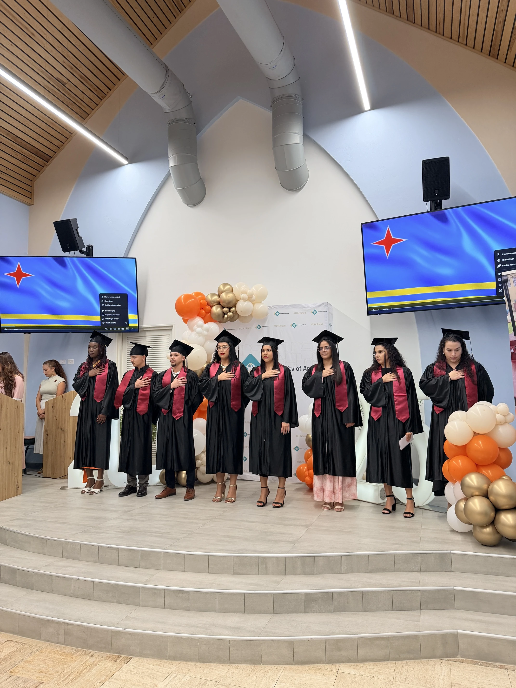 Minister Cicilia presente na graduacion di e profesionalnan social