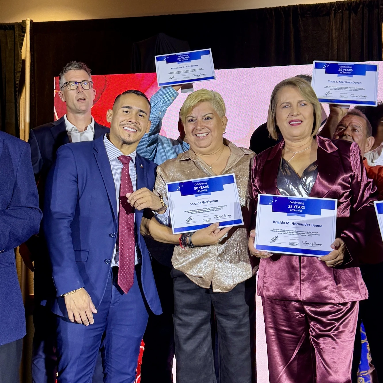 Minister Wendrick Cicilia presente pa honra e dedicacion di e empleadonan di Hilton Aruba Resort & Casino