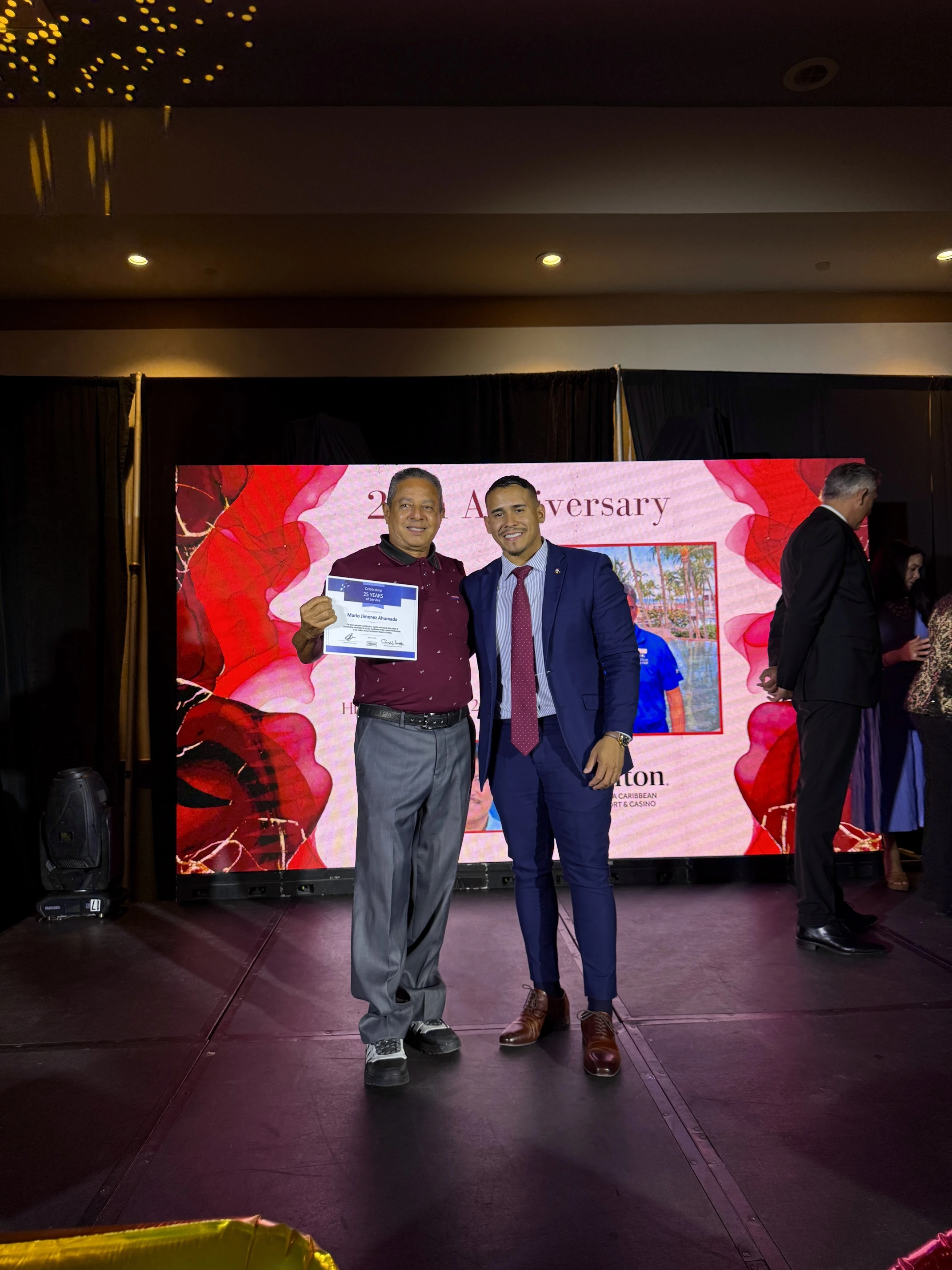 Minister Wendrick Cicilia presente pa honra e dedicacion di e empleadonan di Hilton Aruba Resort & Casino