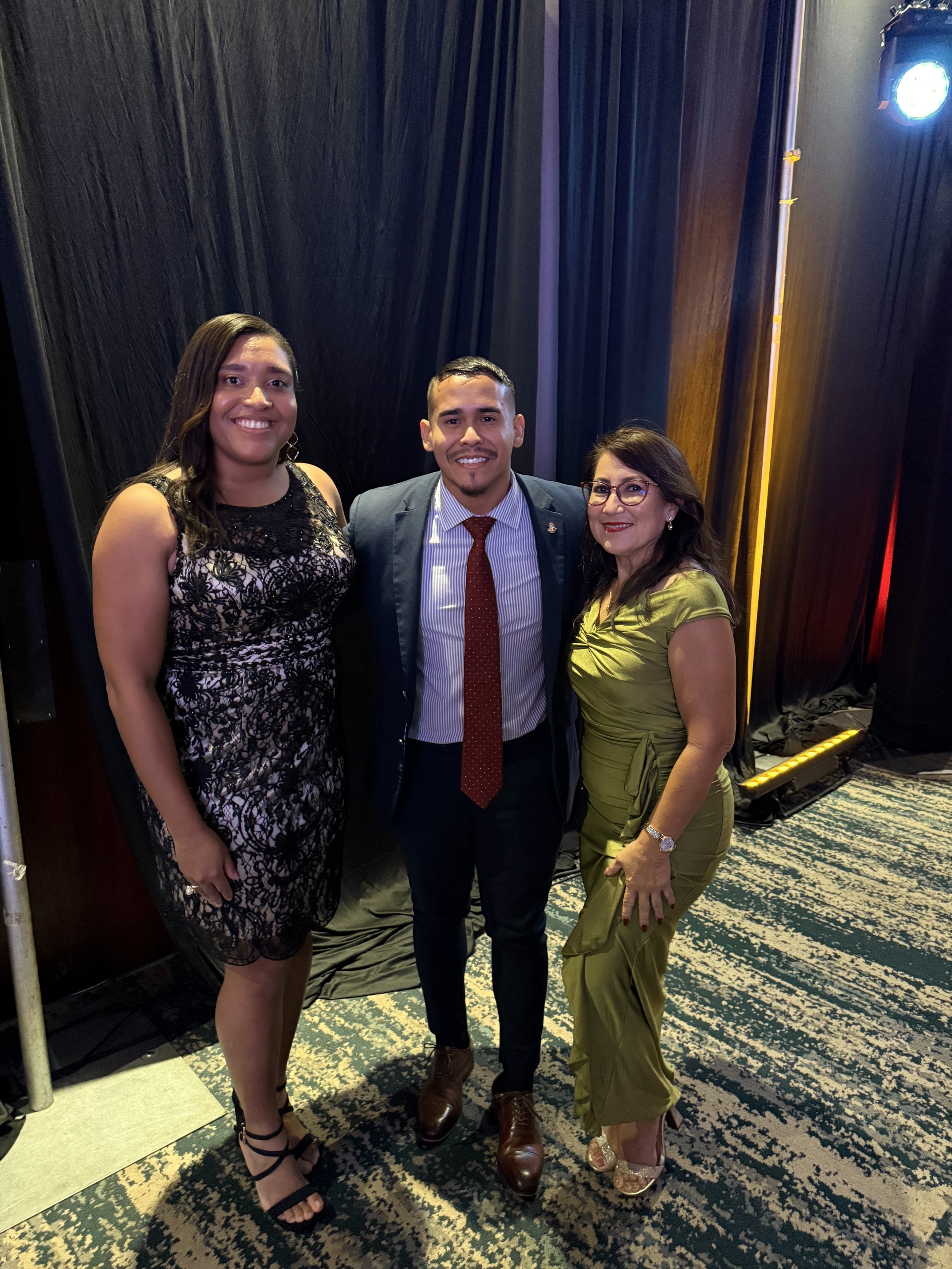 Minister Wendrick Cicilia presente pa honra e dedicacion di e empleadonan di Hilton Aruba Resort & Casino