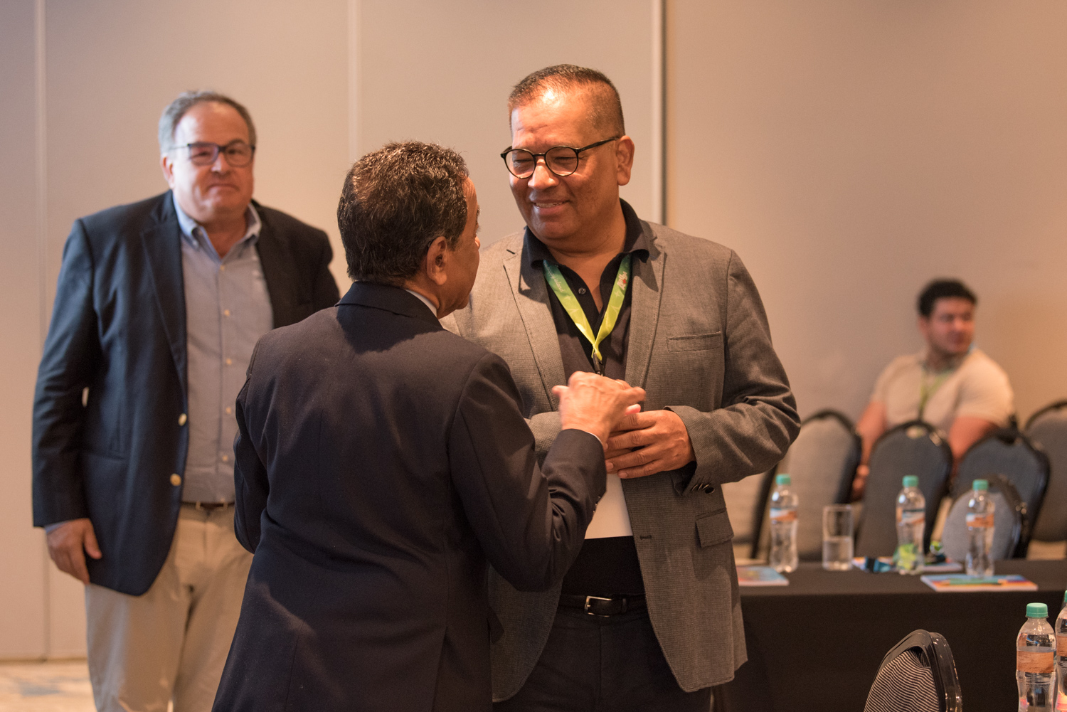 Minister Herdé tabata orador durante e prome Aruba Real Estate Summit