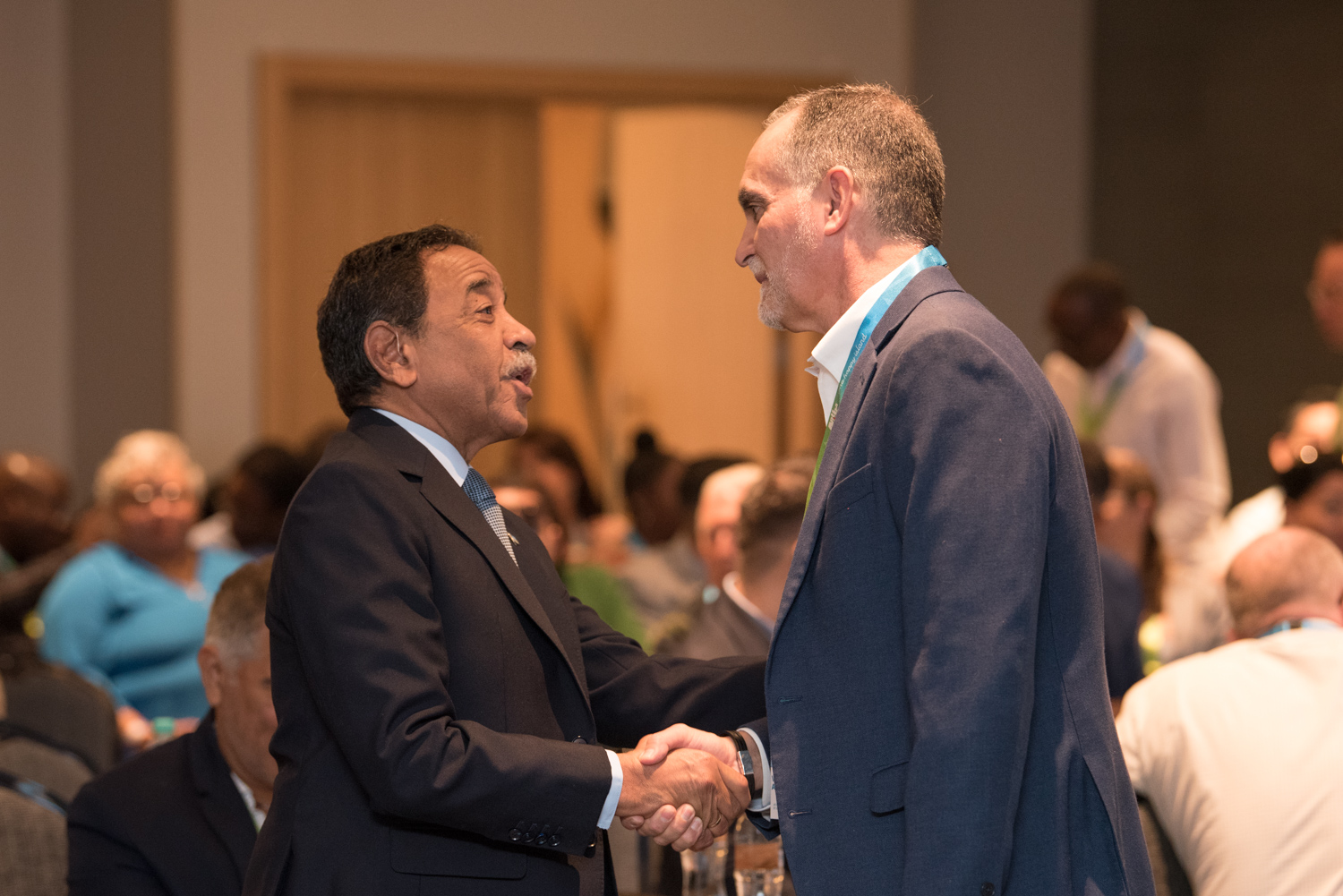 Minister Herdé tabata orador durante e prome Aruba Real Estate Summit