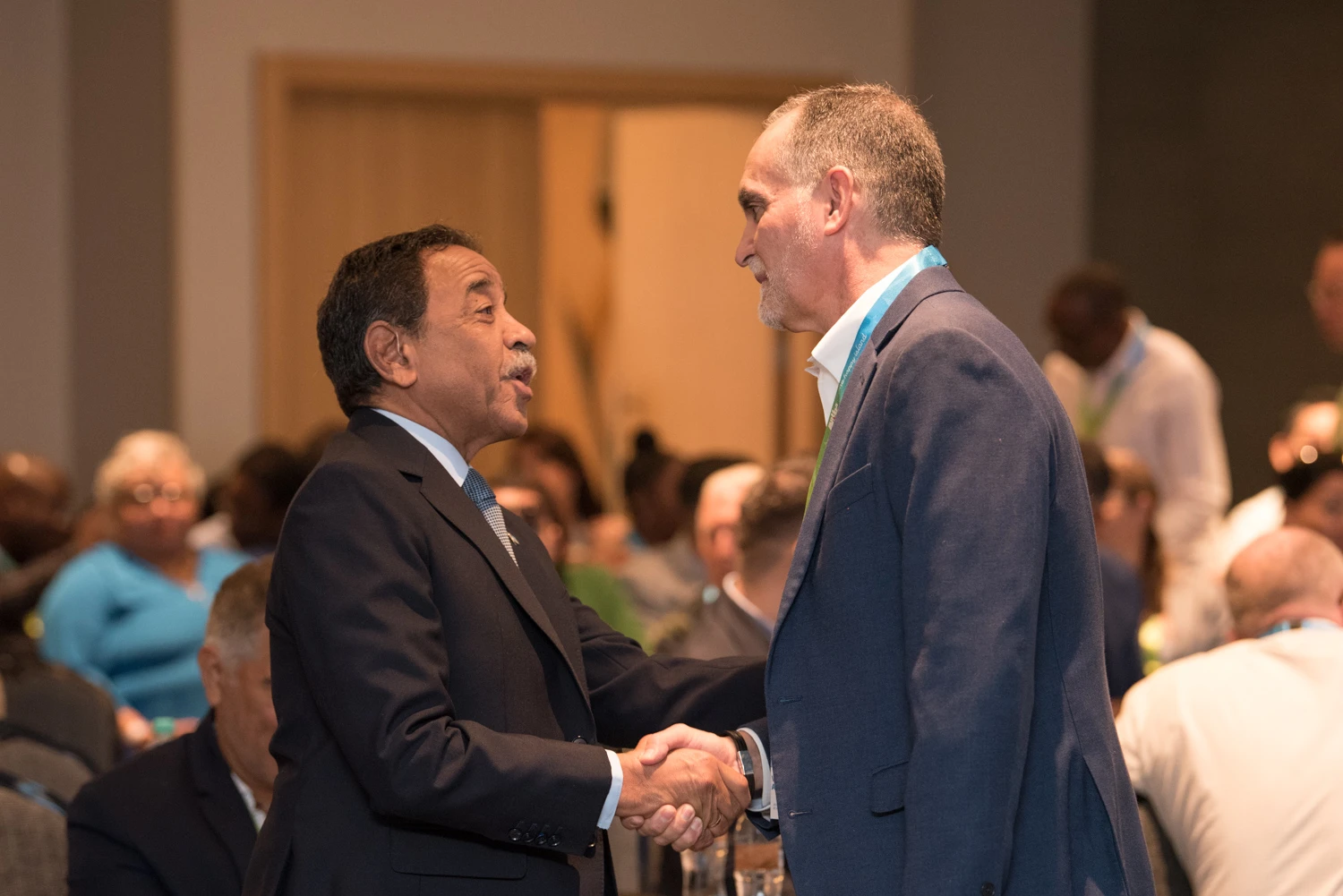 Minister Herdé tabata orador durante e prome Aruba Real Estate Summit