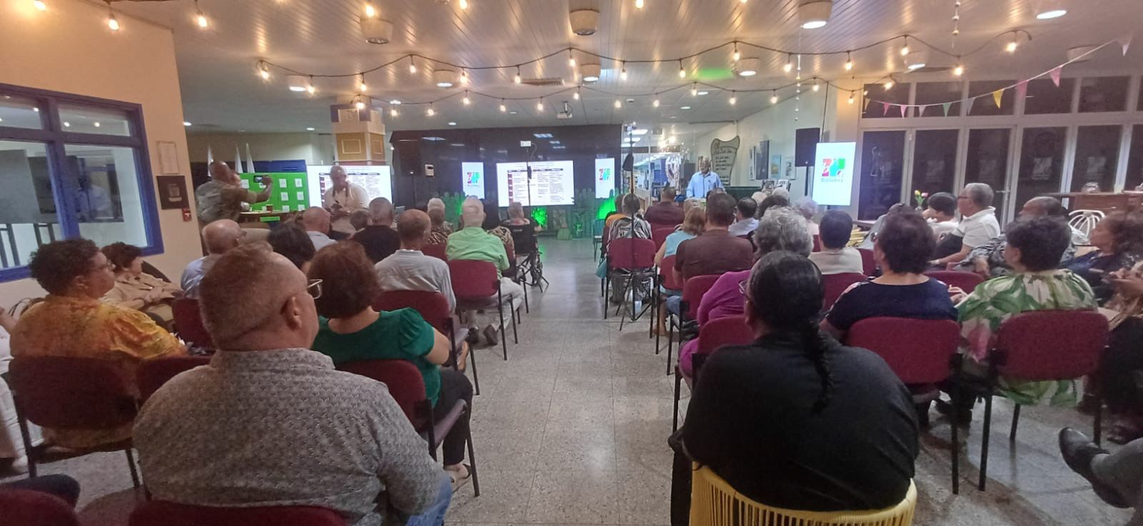Hopi interes pa charla di Ramon Todd Dandaré tocante e textonan mas bieu na Papiamento