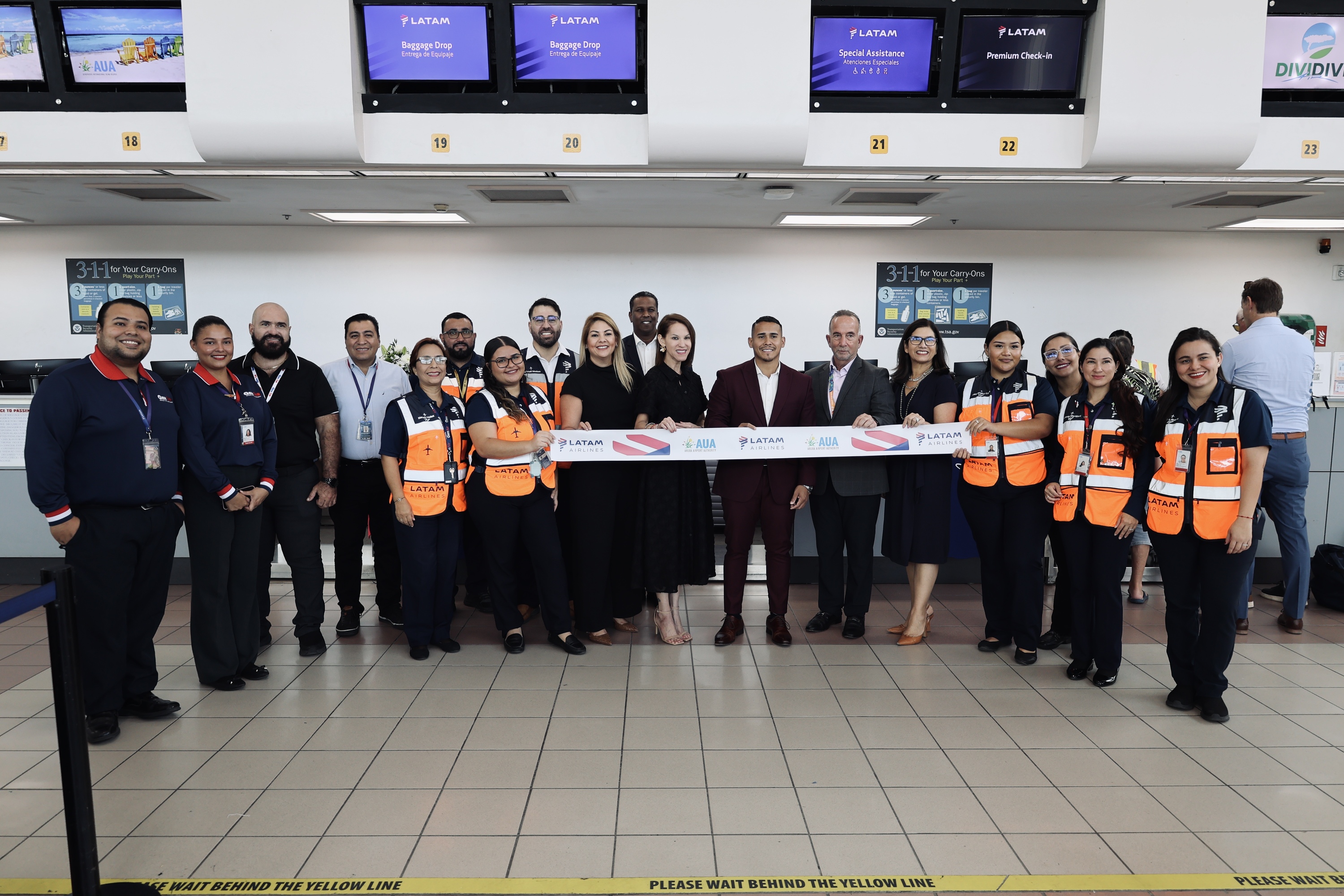 LATAM Airines awo cu vuelo pa y for di Bogota