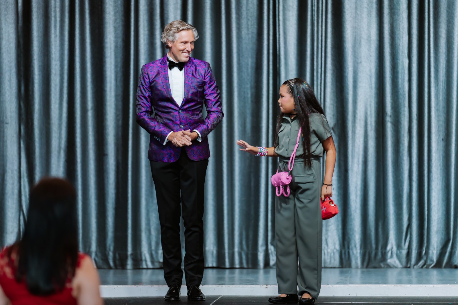 Dia 3 di December: - Stima ta inclui no exclui