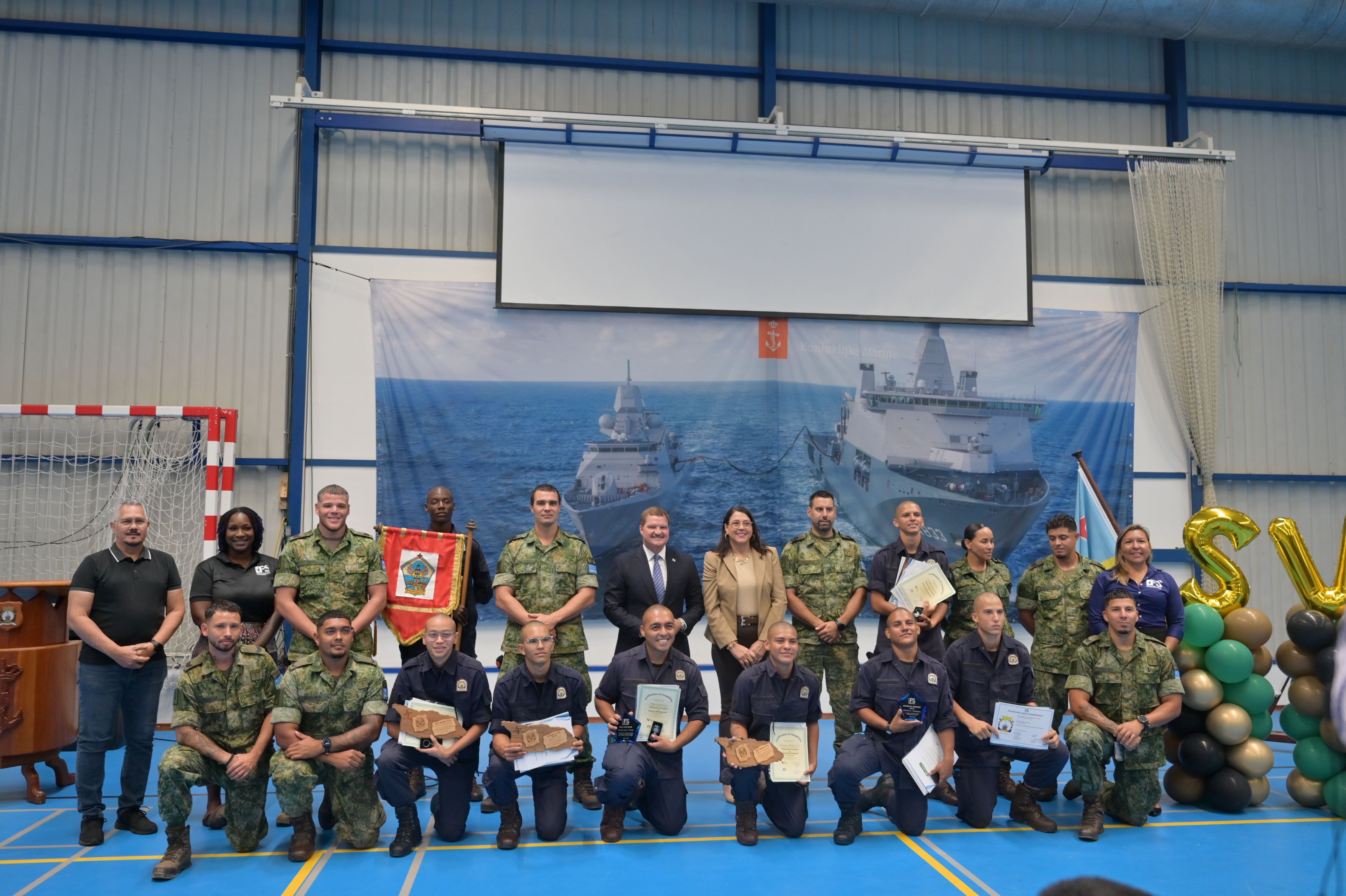 Minister di Asunto Social a entrega certificado di fase 1 na cursistanan di SVT-20