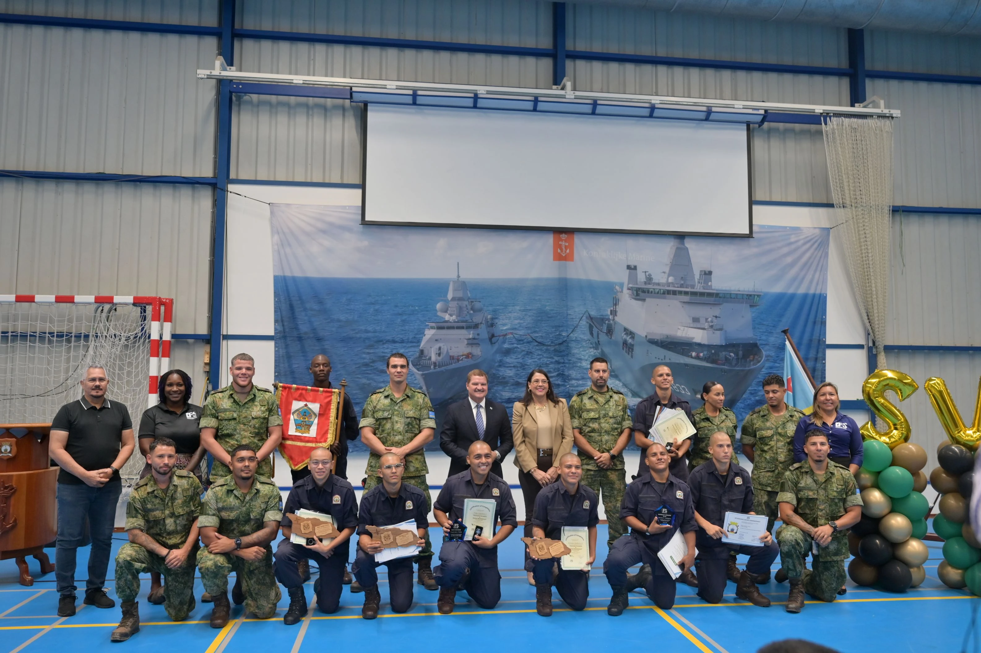 Minister di Asunto Social a entrega certificado di fase 1 na cursistanan di SVT-20