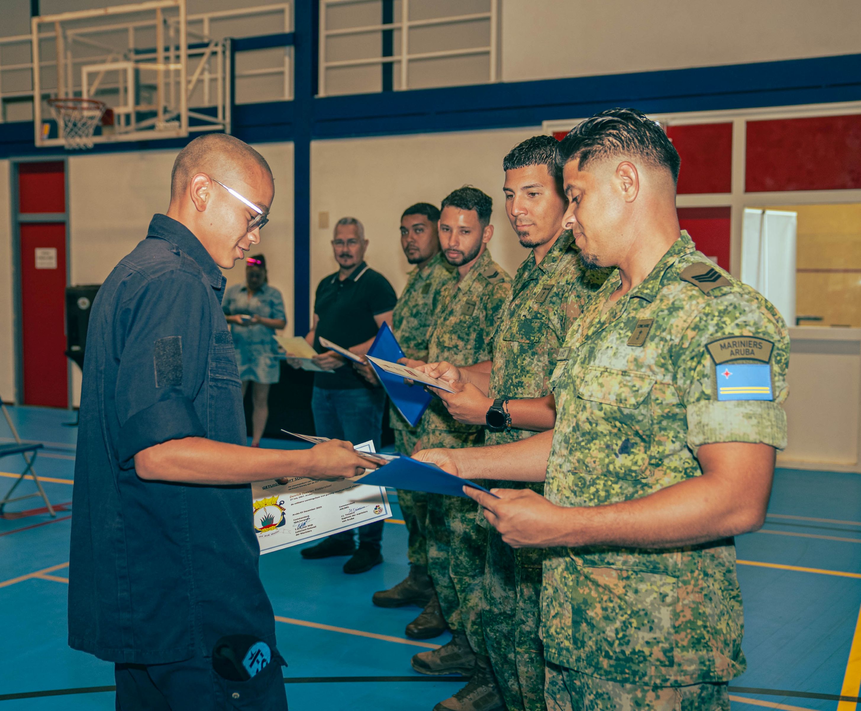 Minister di Asunto Social a entrega certificado di fase 1 na cursistanan di SVT-20