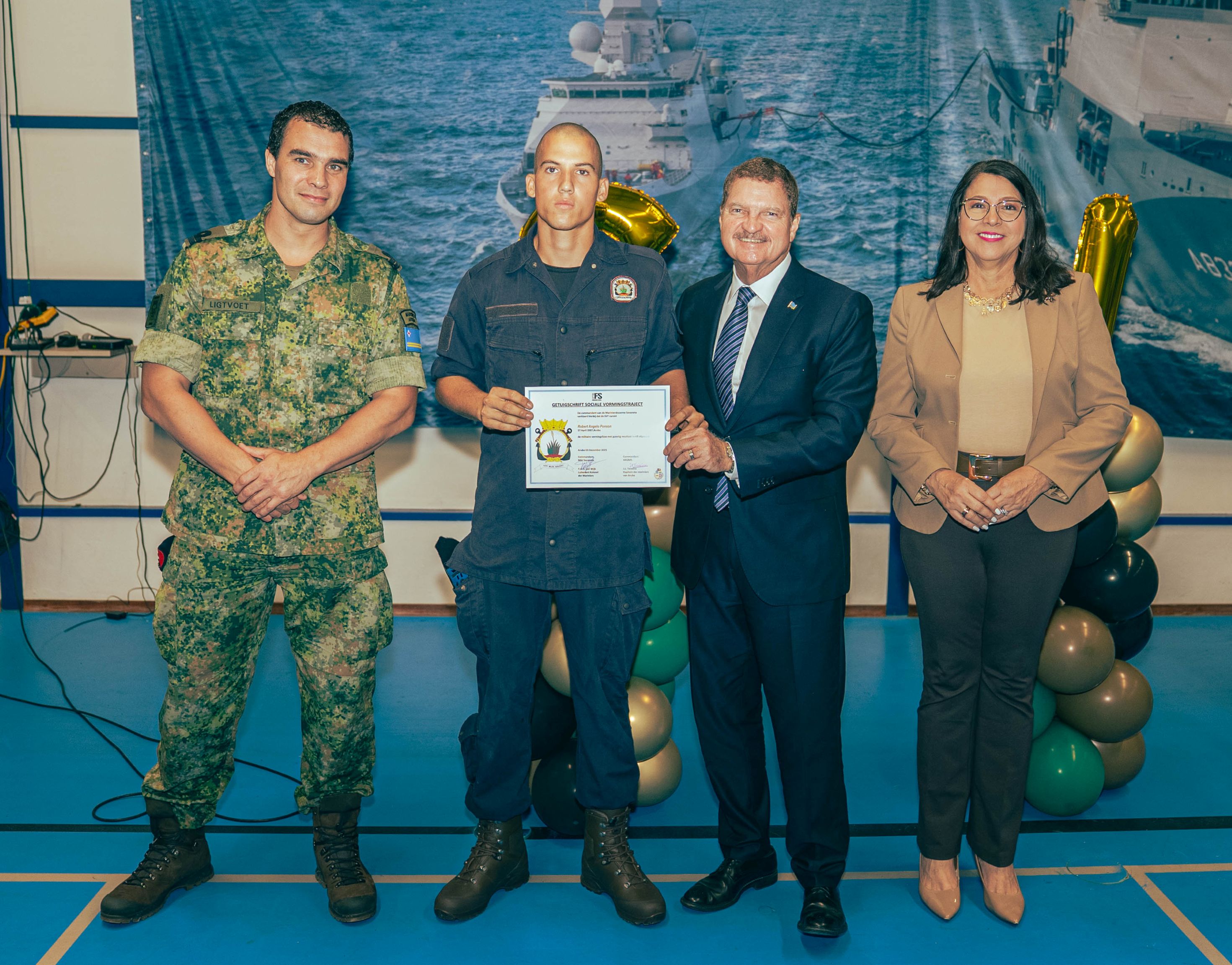 Minister di Asunto Social a entrega certificado di fase 1 na cursistanan di SVT-20