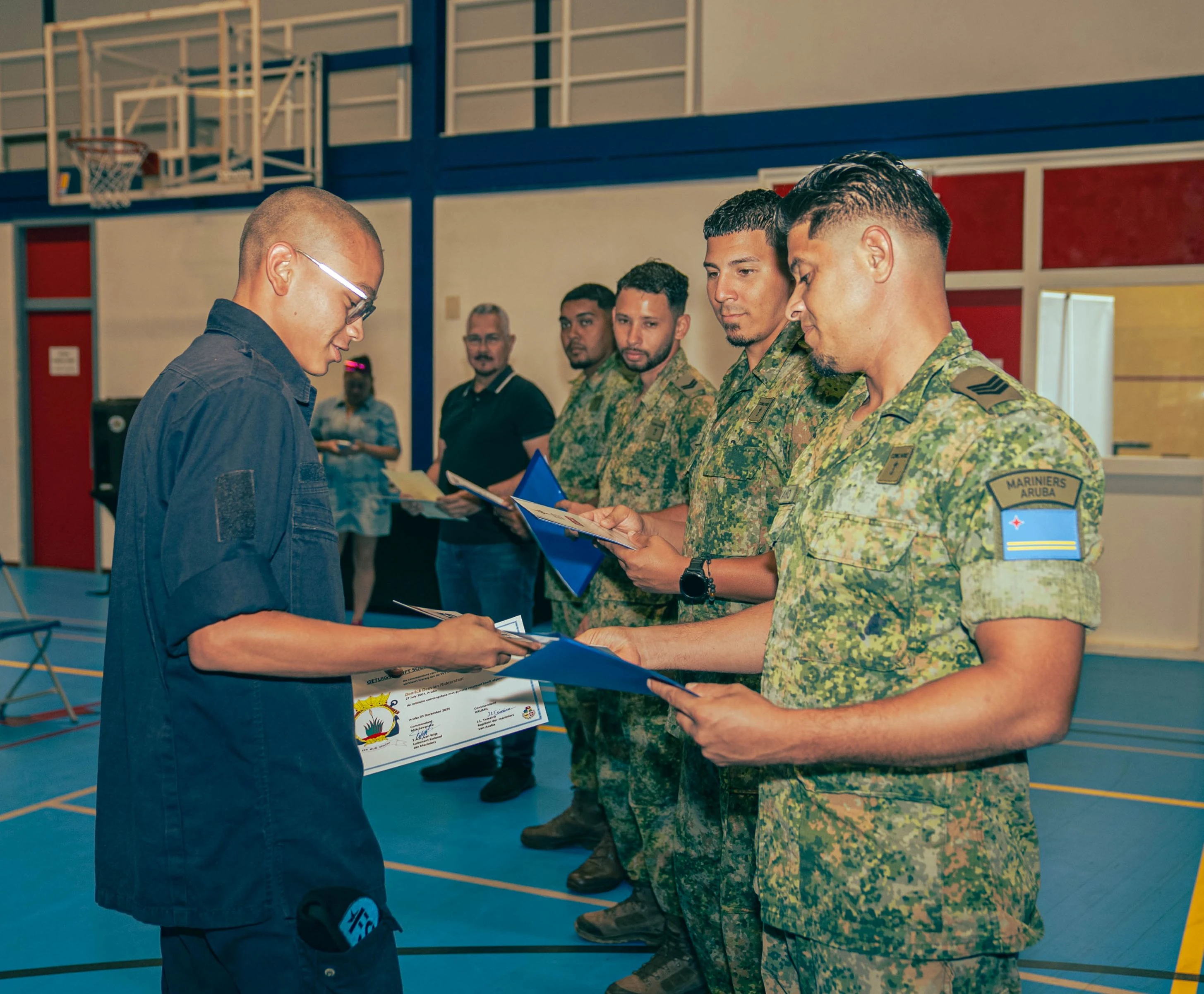 Minister di Asunto Social a entrega certificado di fase 1 na cursistanan di SVT-20