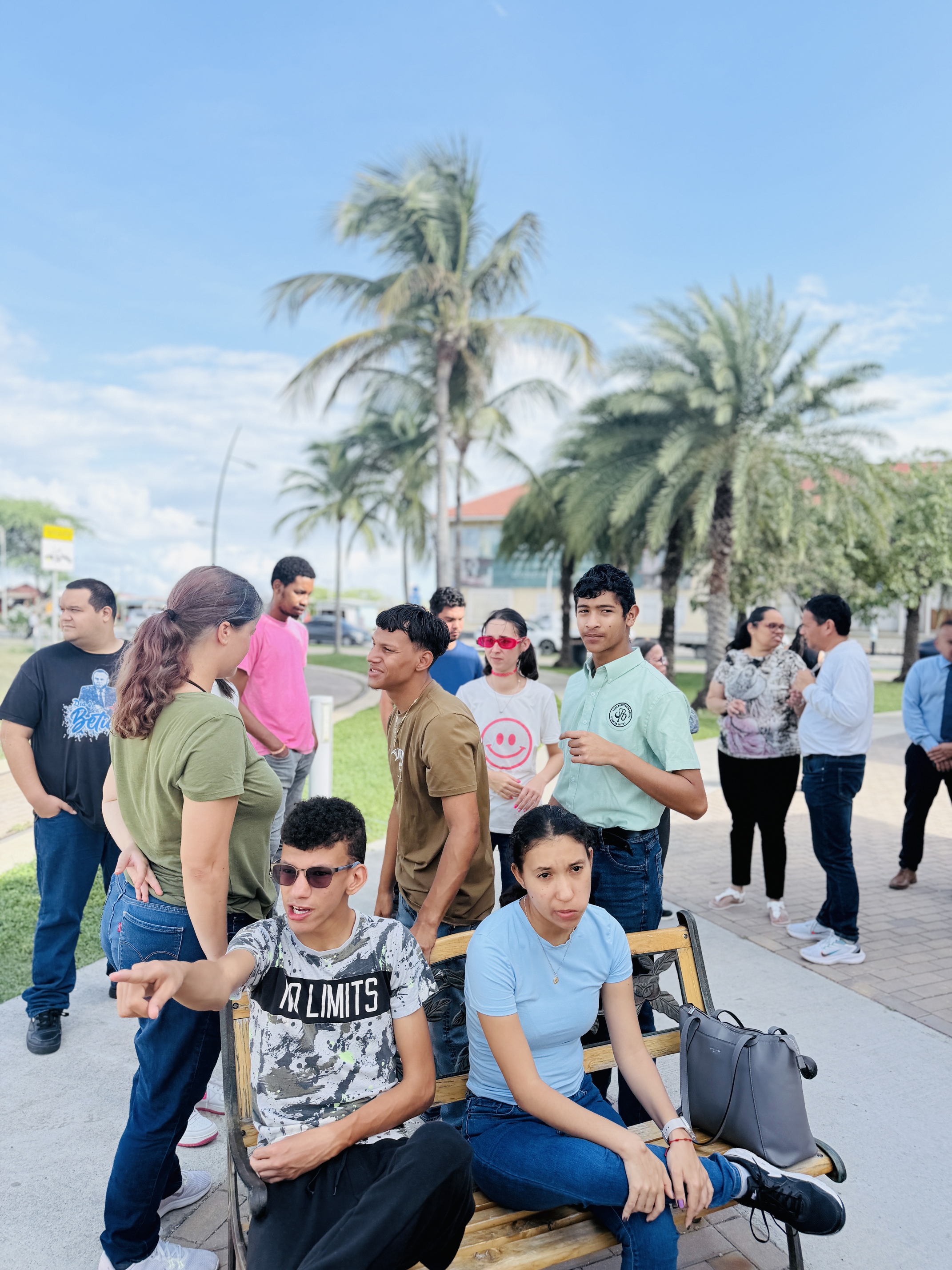 Minister Wendrick Cicilia a otorga kiosco na Trampolin pa Trabao