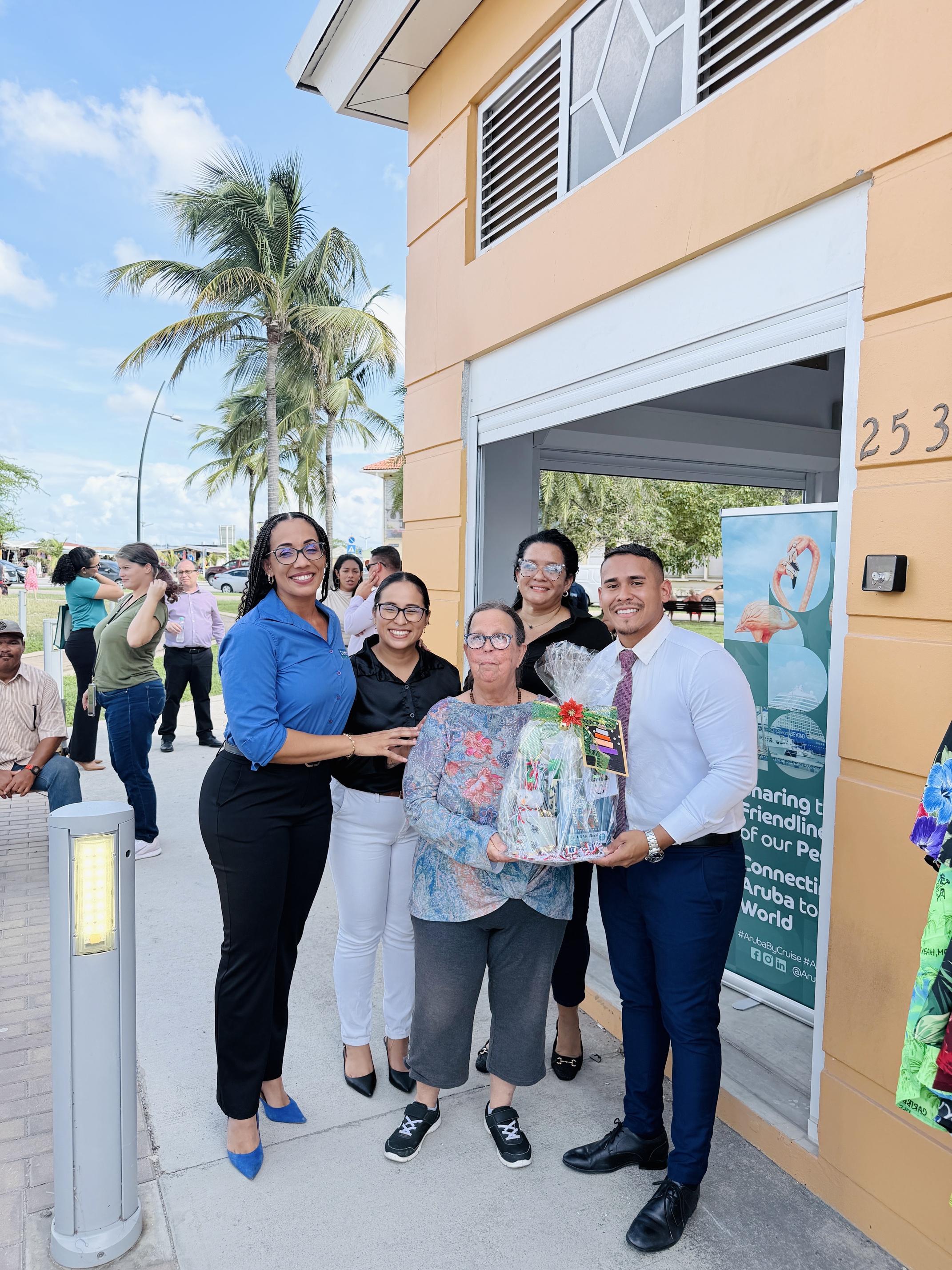 Minister Wendrick Cicilia a otorga kiosco na Trampolin pa Trabao