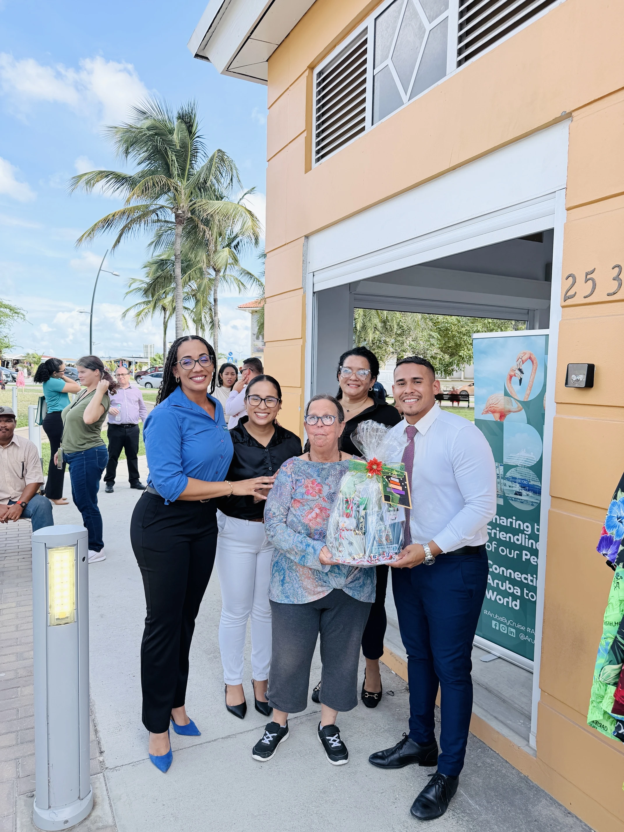 Minister Wendrick Cicilia a otorga kiosco na Trampolin pa Trabao