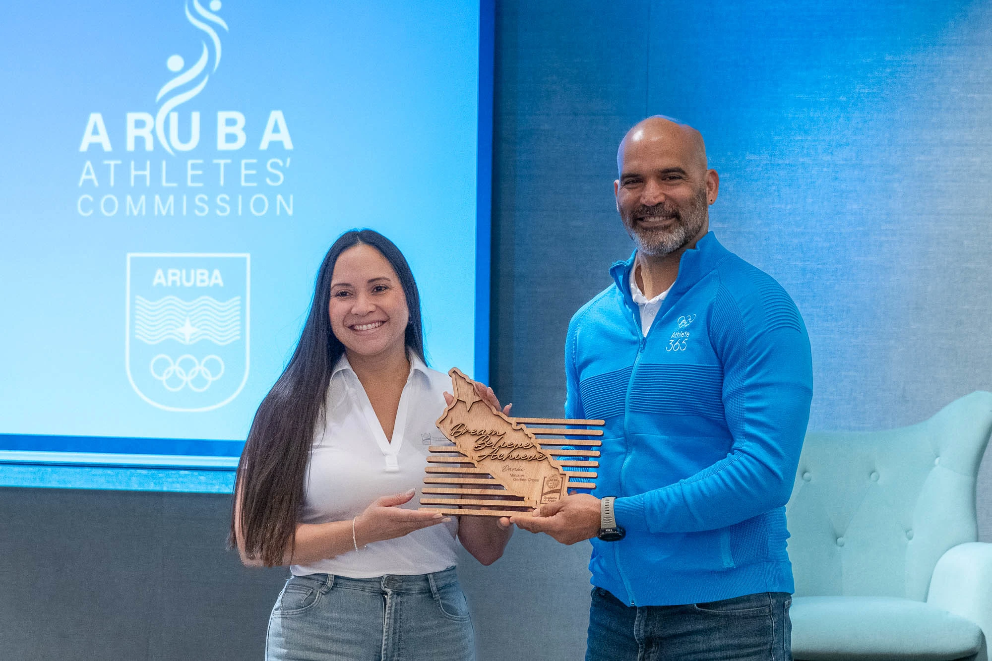 Carlos Santiago OLY a comparti hopi conocemento di e plataforma “Athlete365”