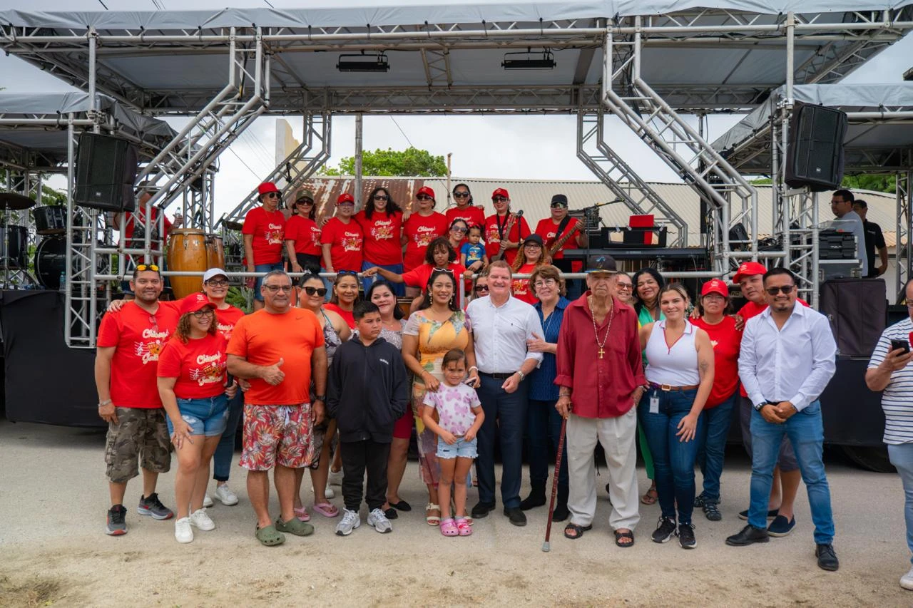 On the Road cu Chicas Gaiteras: Bendicion pa tur hogar riba nos isla