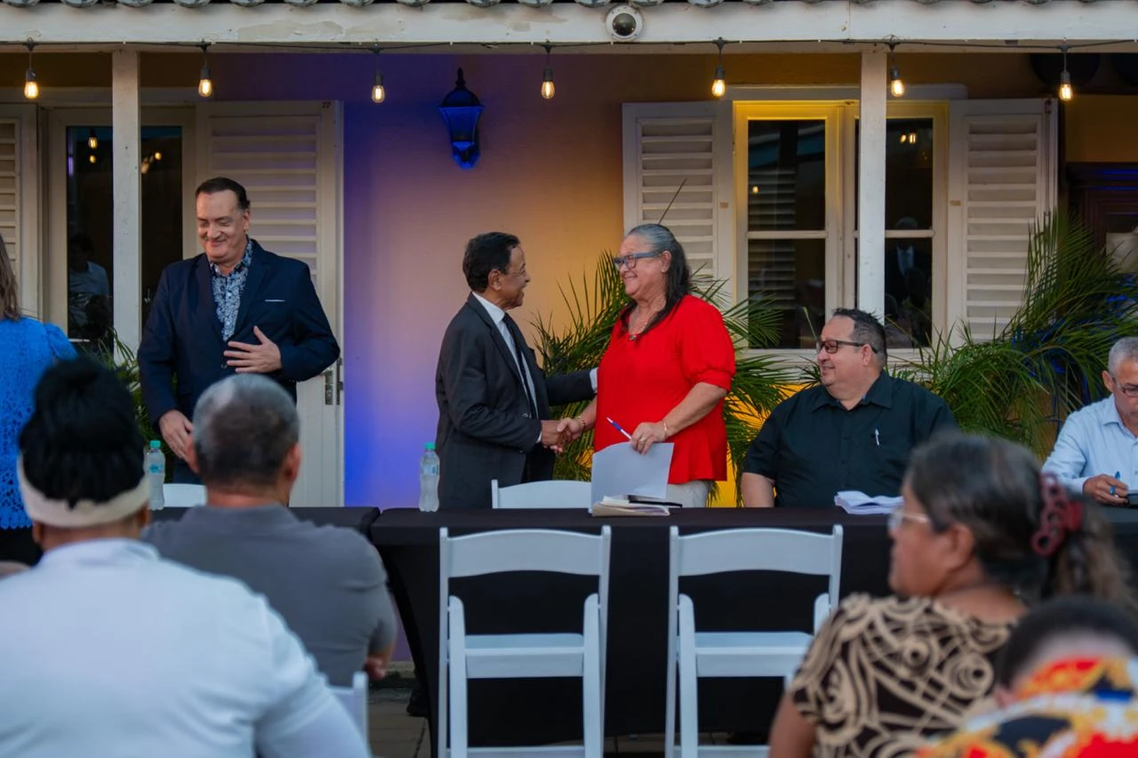 Minister Rene Herdé: Nos a logra pa 17 famia ta doño completo di nan cas.