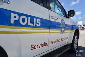 Den Carnaval 72 Polis lo controla preventivamente (o sea preventief fouilleren) riba posesion di arma.