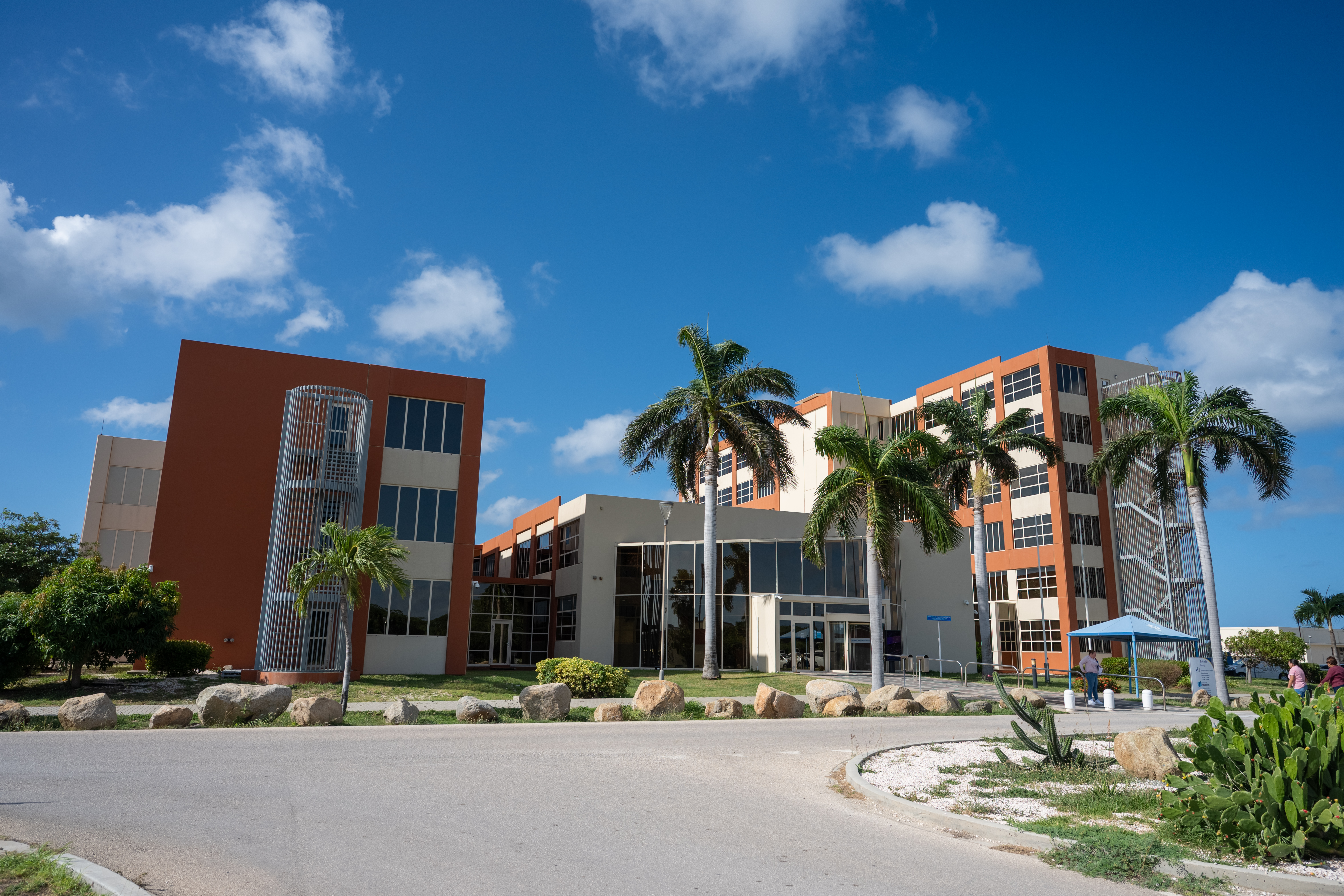 Minister Geoffrey Wever: Aangifte inkomstenbelasting lo bay ta den forma digital