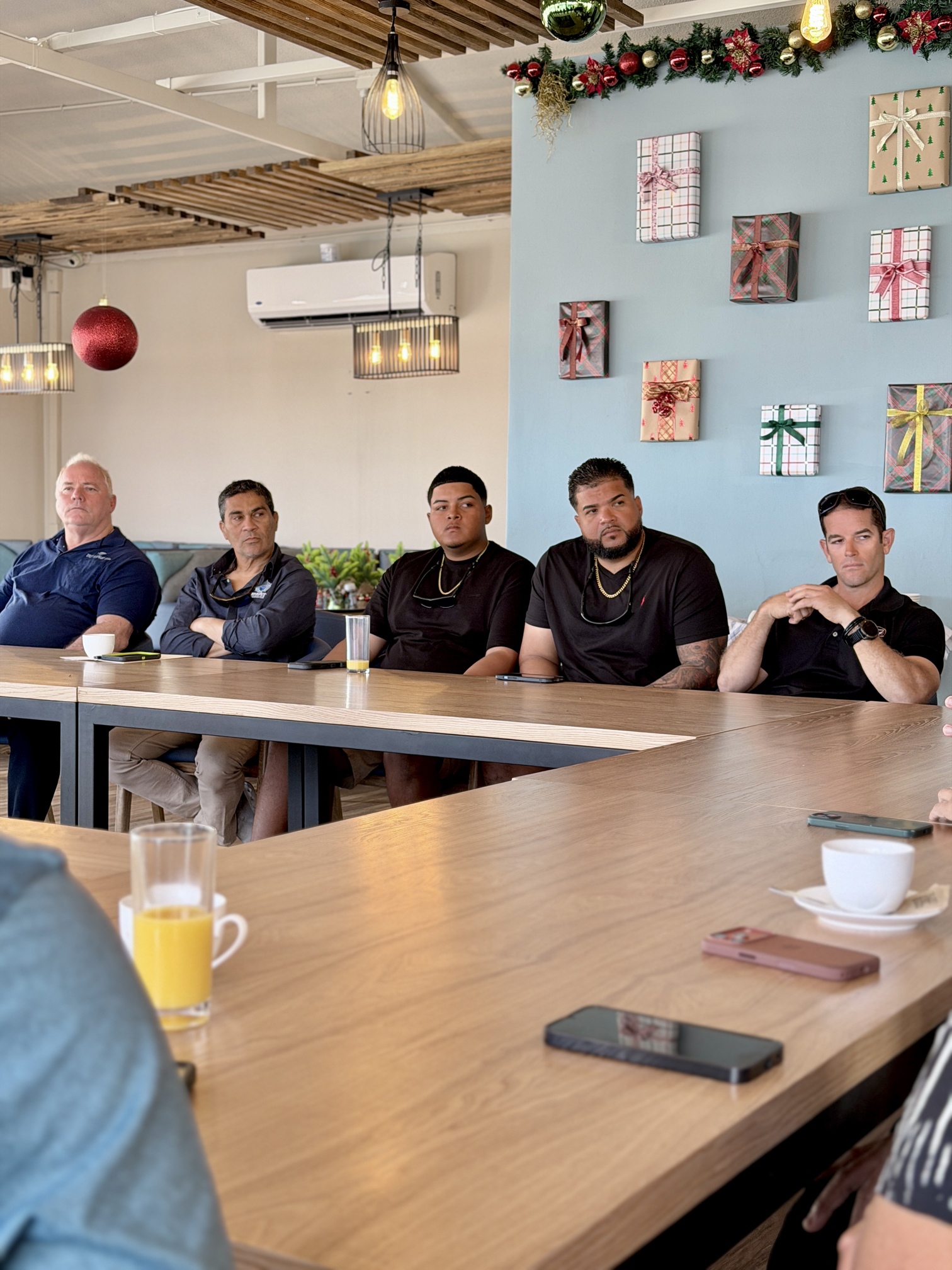 Minister Cicilia a reuni cu e piscadonan tocante siguridad, proyecto piloto FAD y e desaroyonan martimo