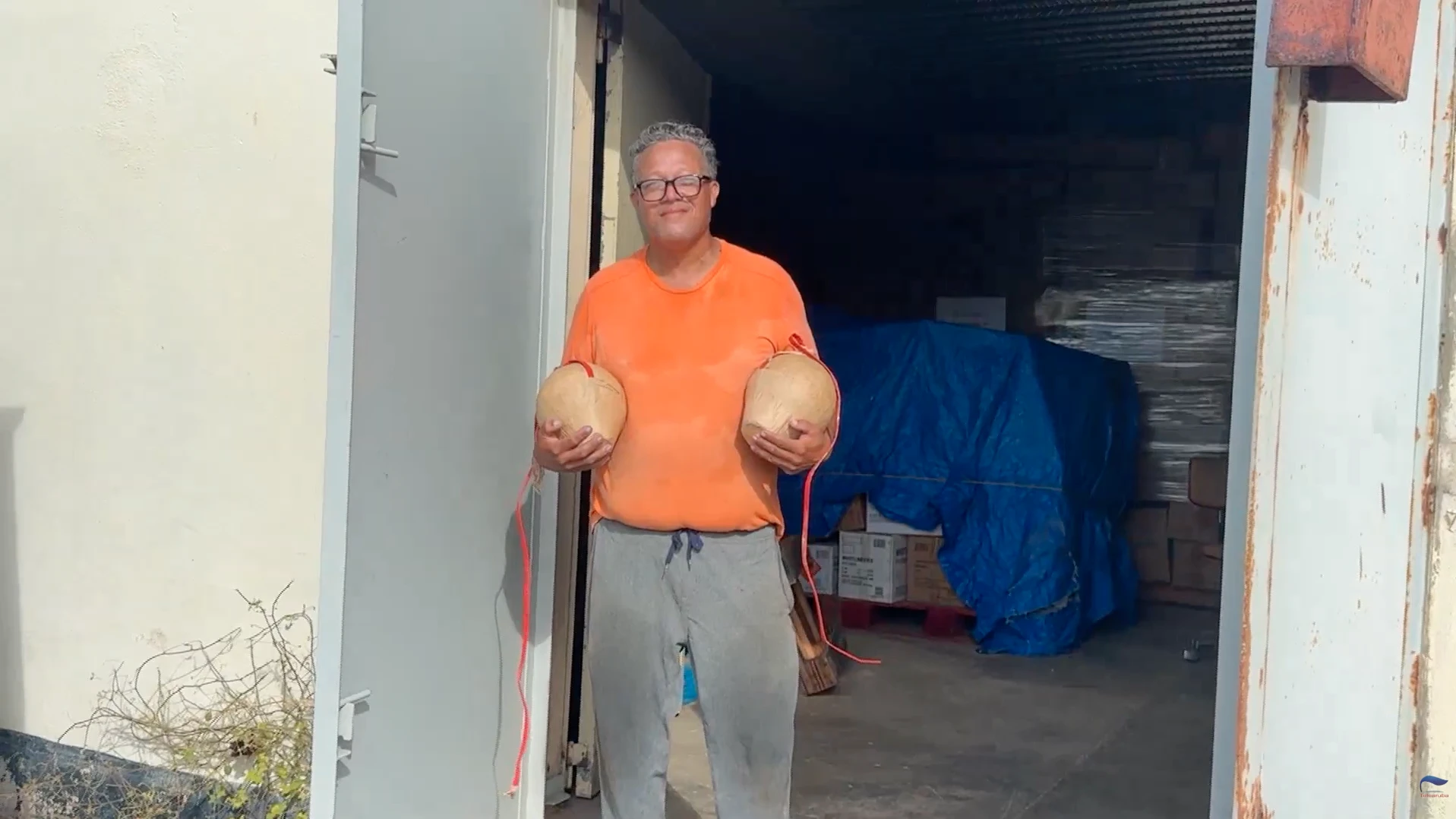 Rubin Ponson - Experto den Explosivo: "18 Container di klapchi ta hopi"