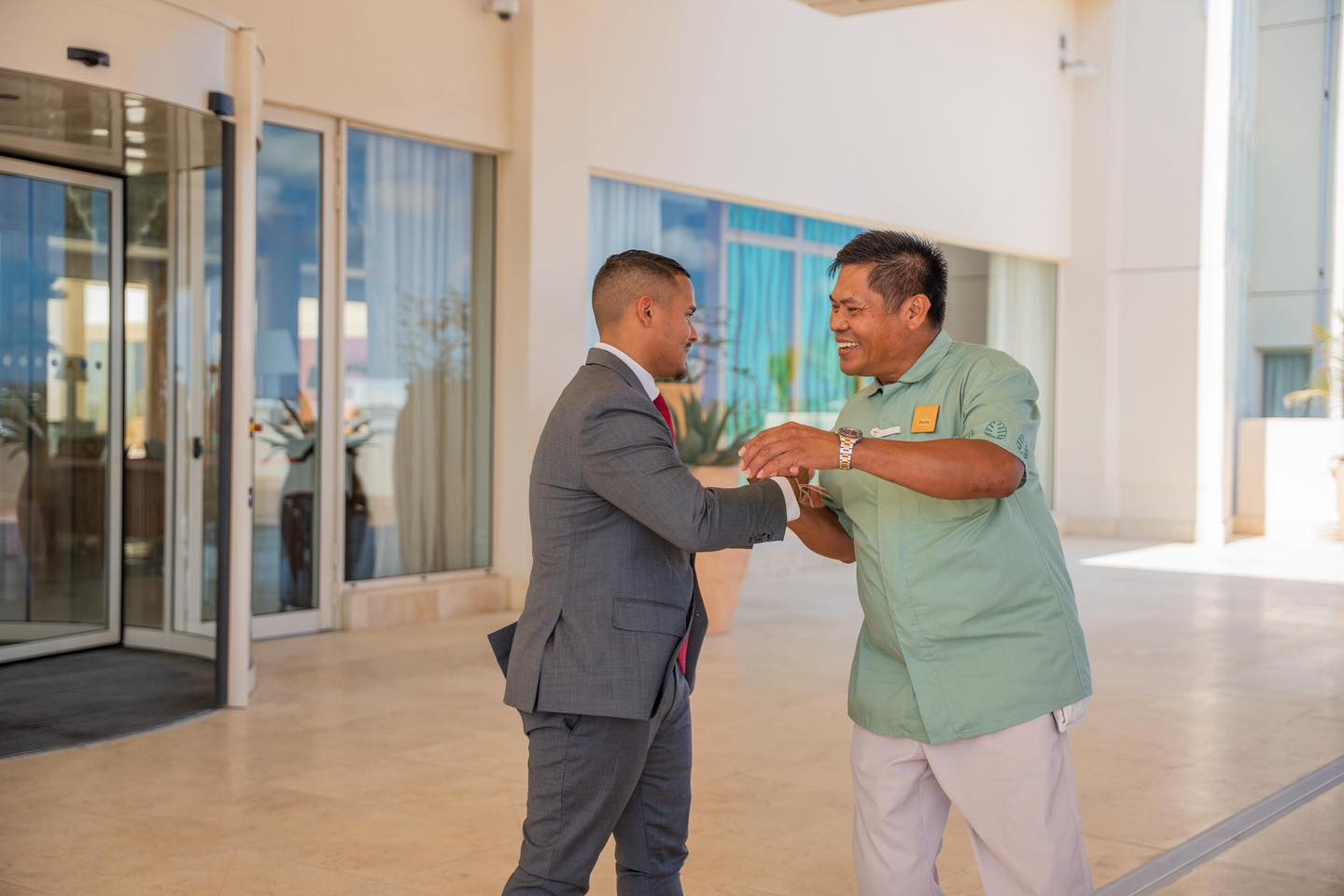 Gobierno ta gradici esfuerso conhunto di sector hotelero durante periodo di cancelacion di vuelo