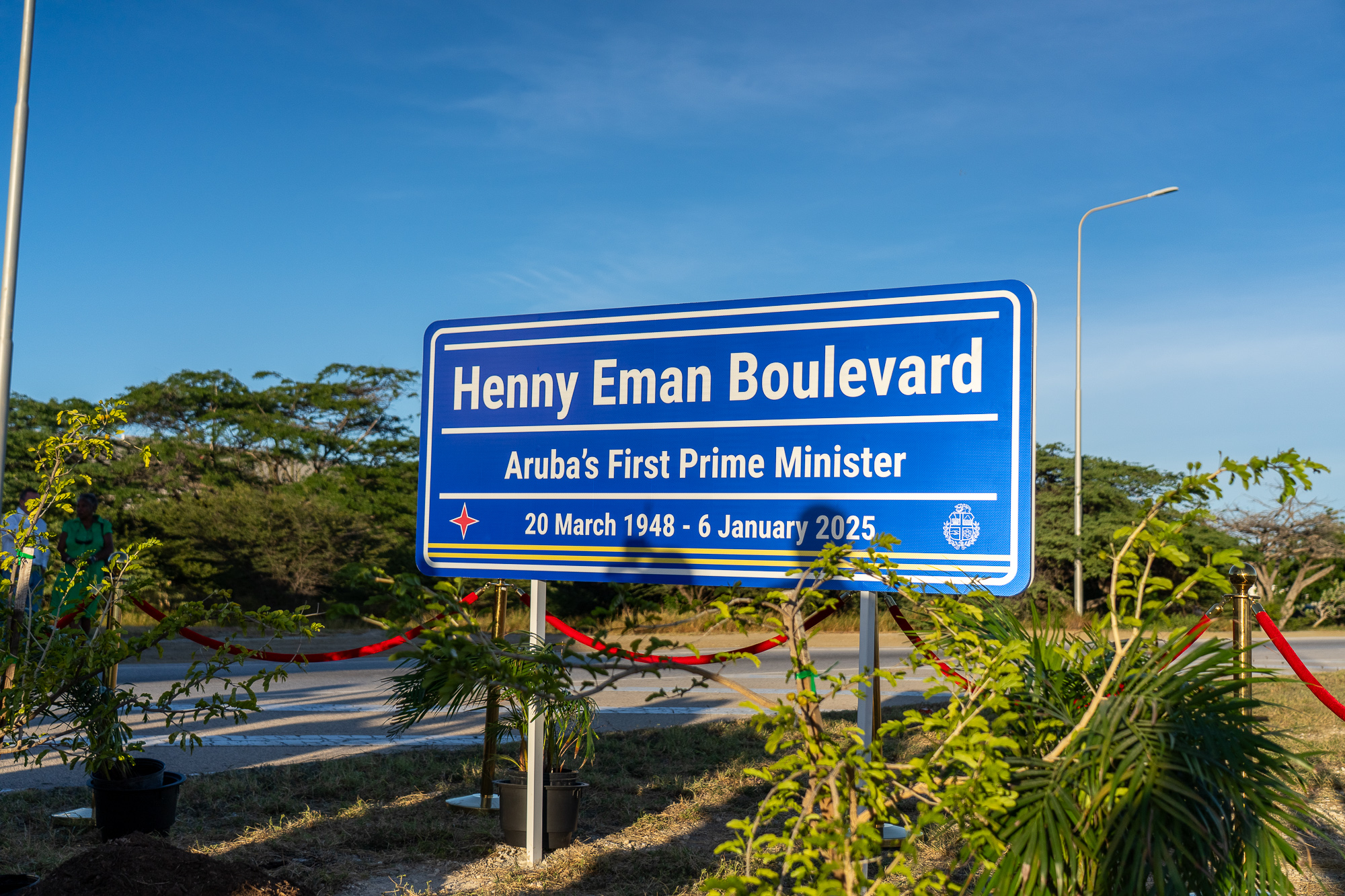 James Hepple a repasa e contribucion di Henny Eman den turismo