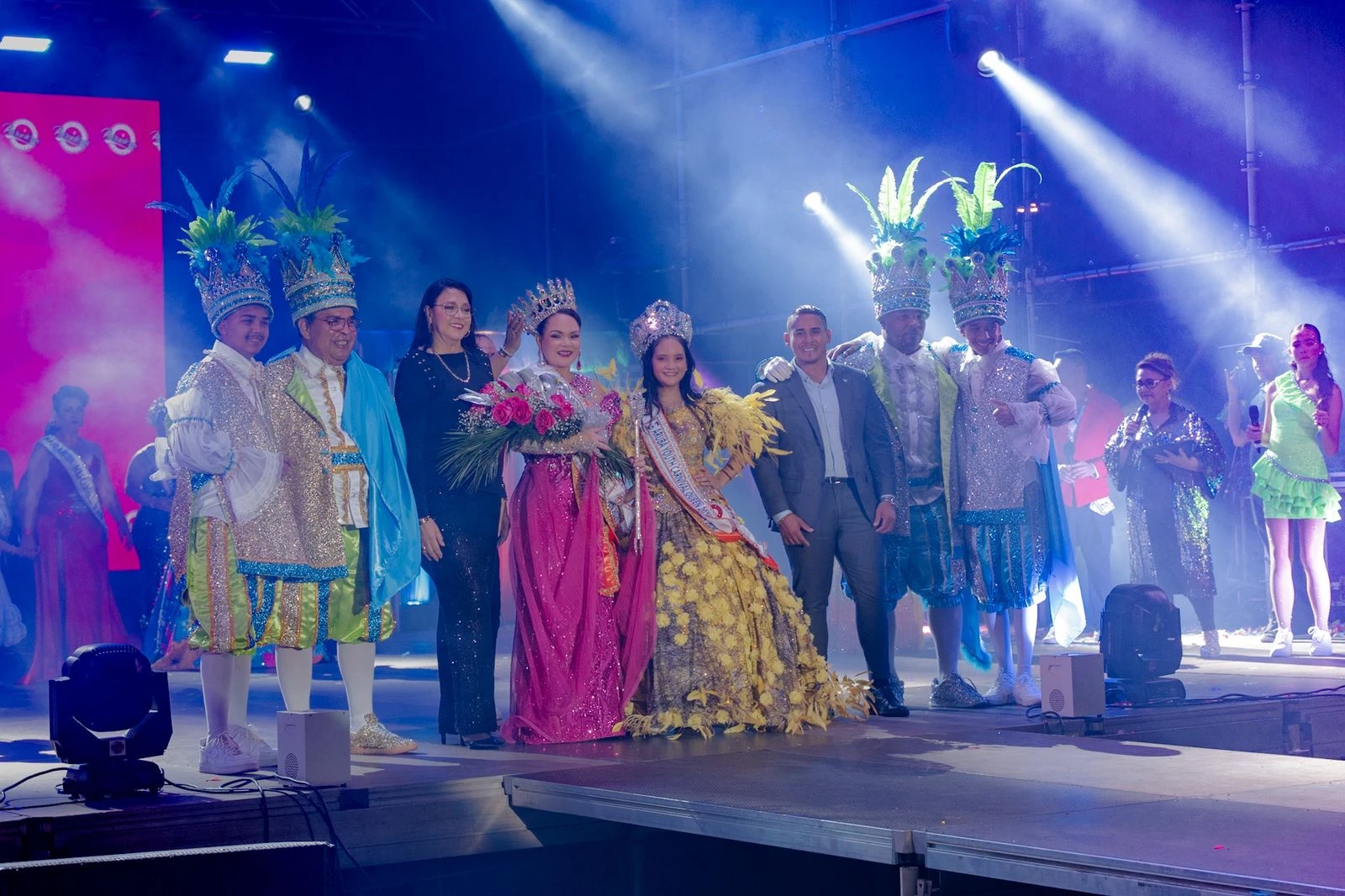 Ganadonan di eleccion di Reina Hubenil y Sra. Carnaval