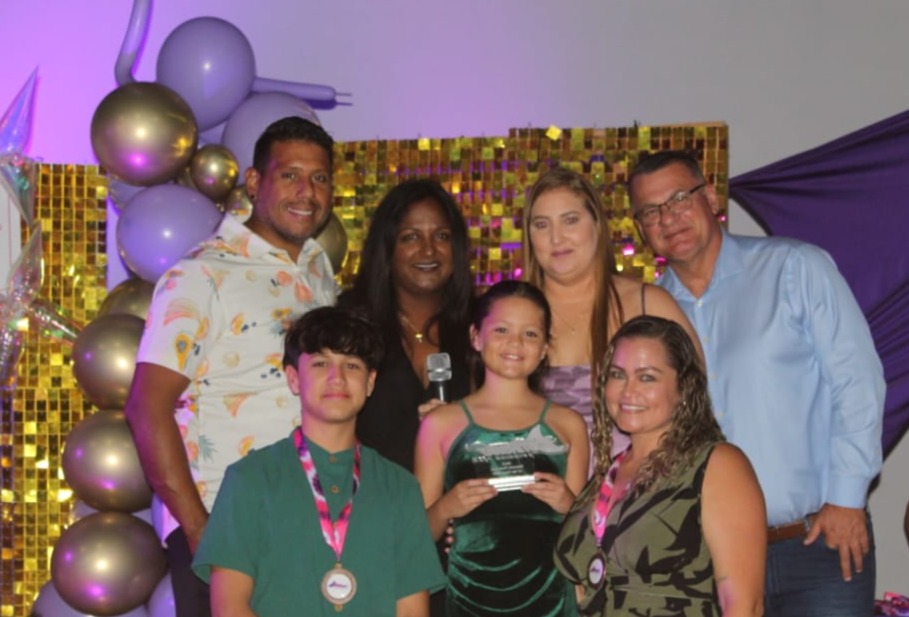Stingray Swimming Team Aruba ta Celebra un Aña Deportivo Excepcional durante su Award Night Anual