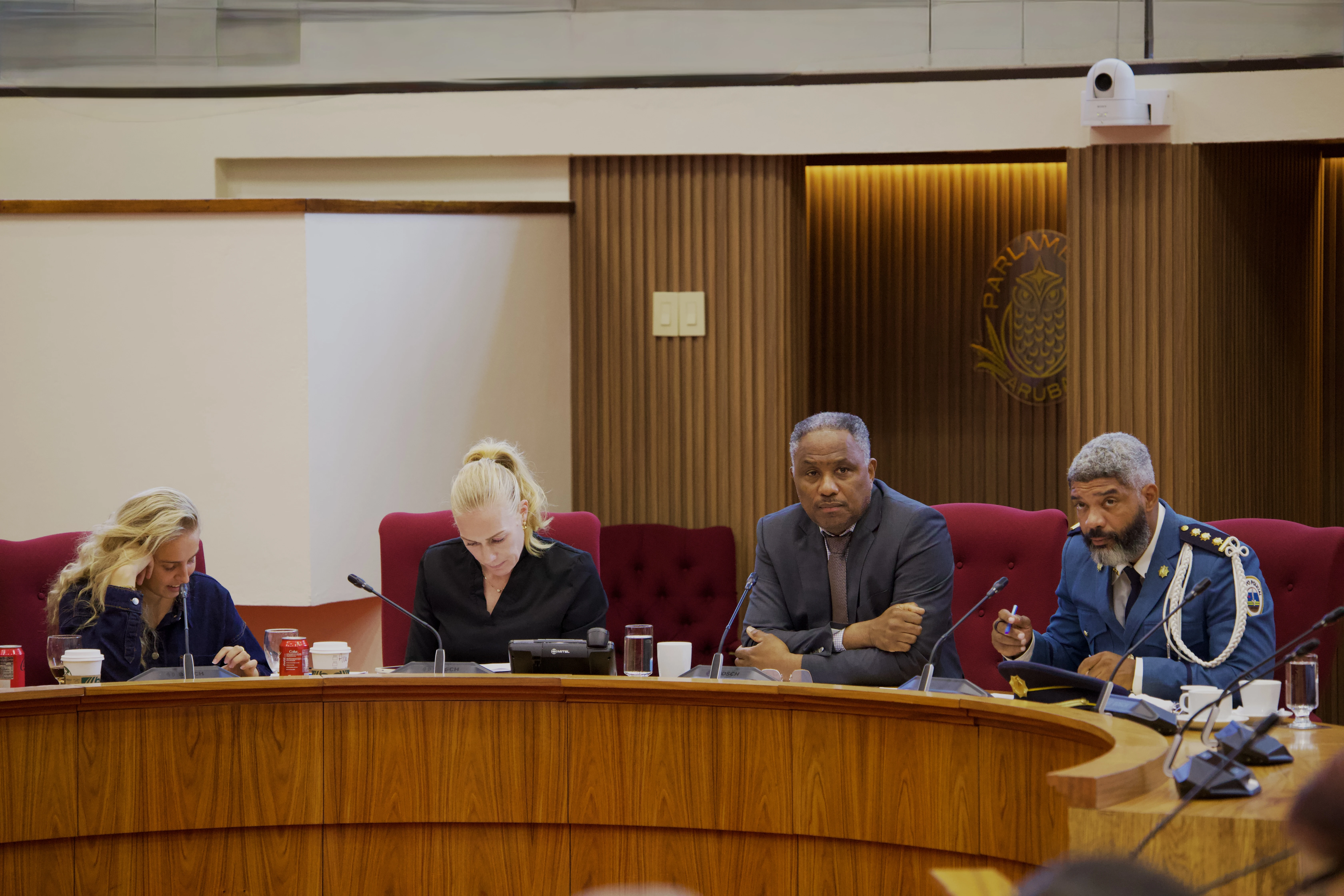 Minister di Husticia ta duna splicacion na Parlamento tocante siguridad di trafico