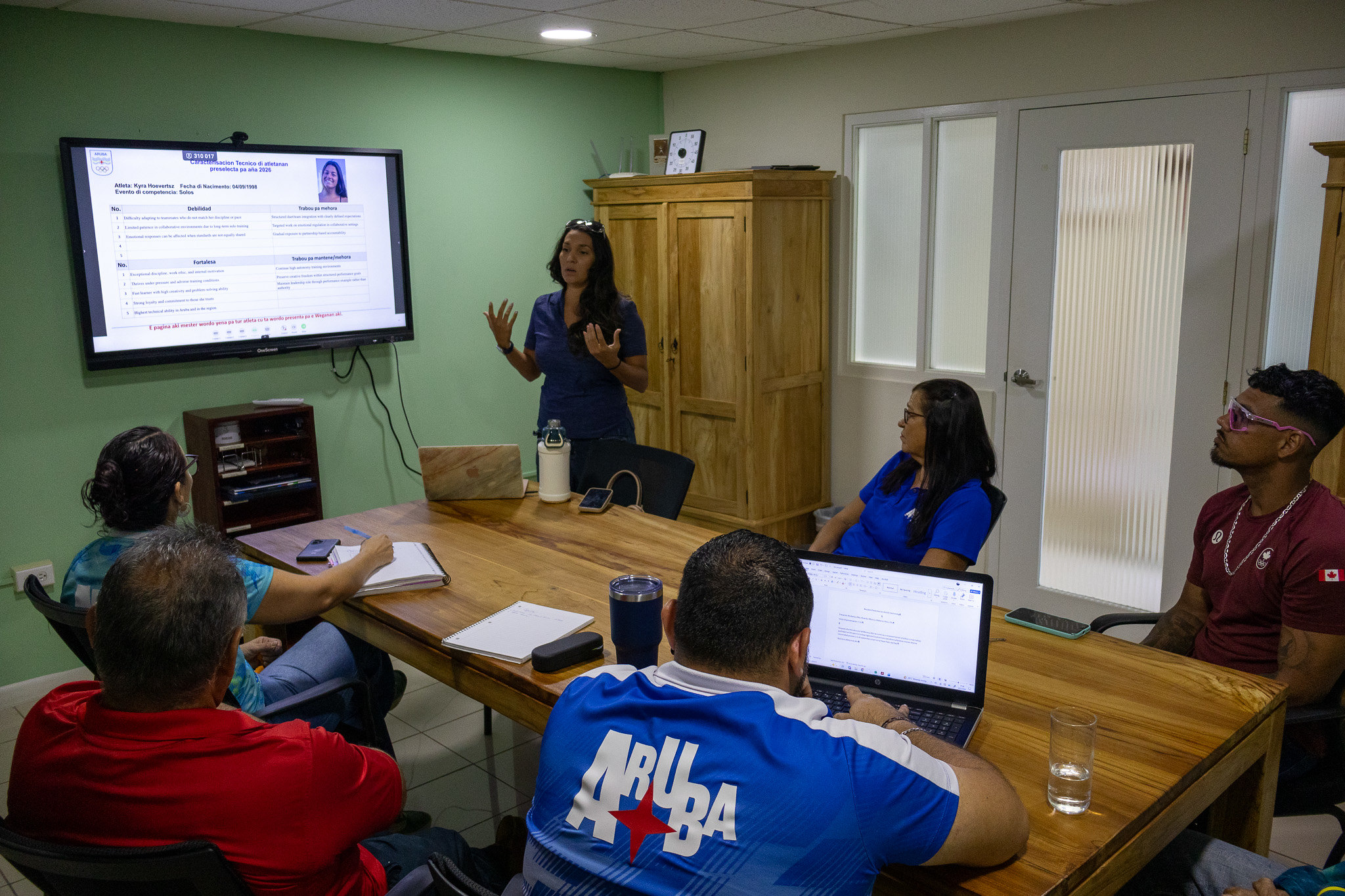 Comite Olimpico Arubano ta reuni Aruba Aquatics Federation pa Artistic Swimming