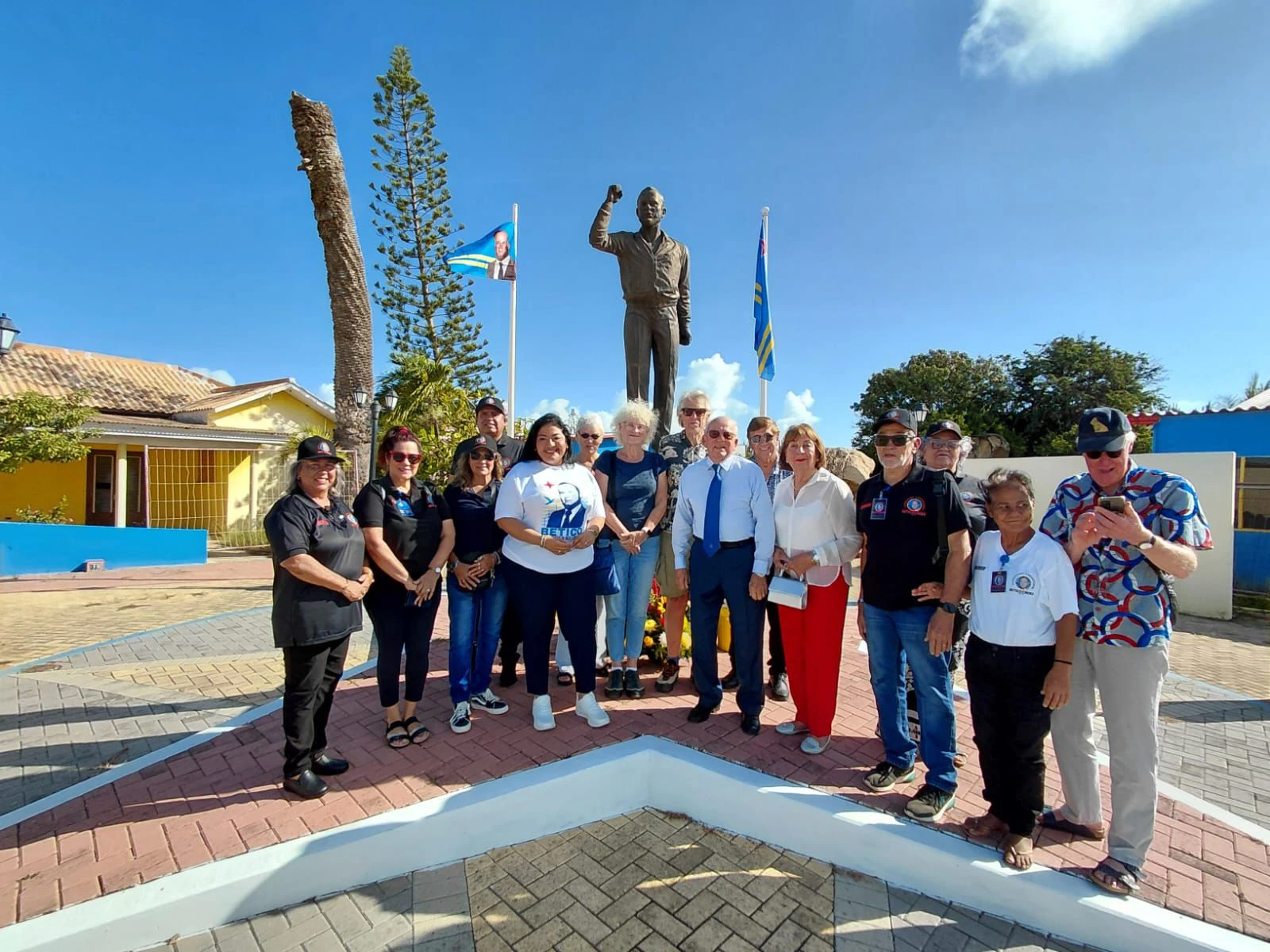 Mep cu ofrenda floral na memoria di Betico Croes na Plaza Status Aparte na Santa Cruz