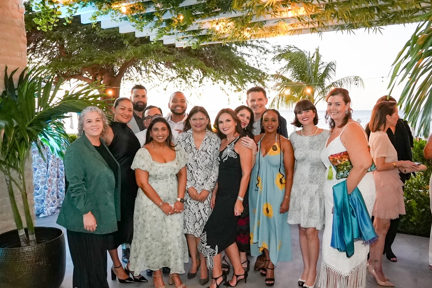 The St. Regis Aruba Resort ta marca su prome aña di operacion cu enfoke riba comunidad, personal y crecemento sostenibel