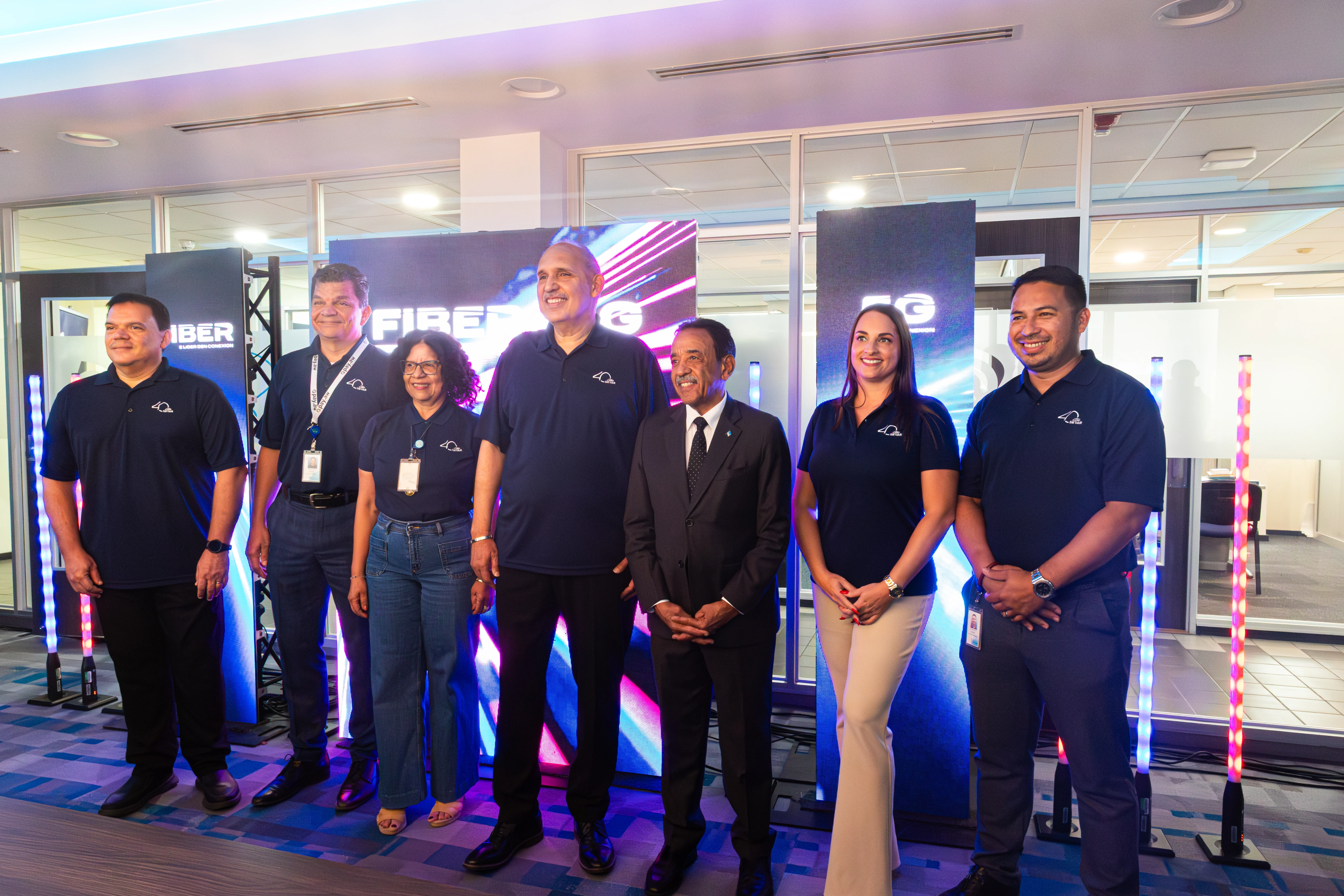 SETAR celebrando 40 aña conectando Aruba y cu mira pa un futuro smart y digital