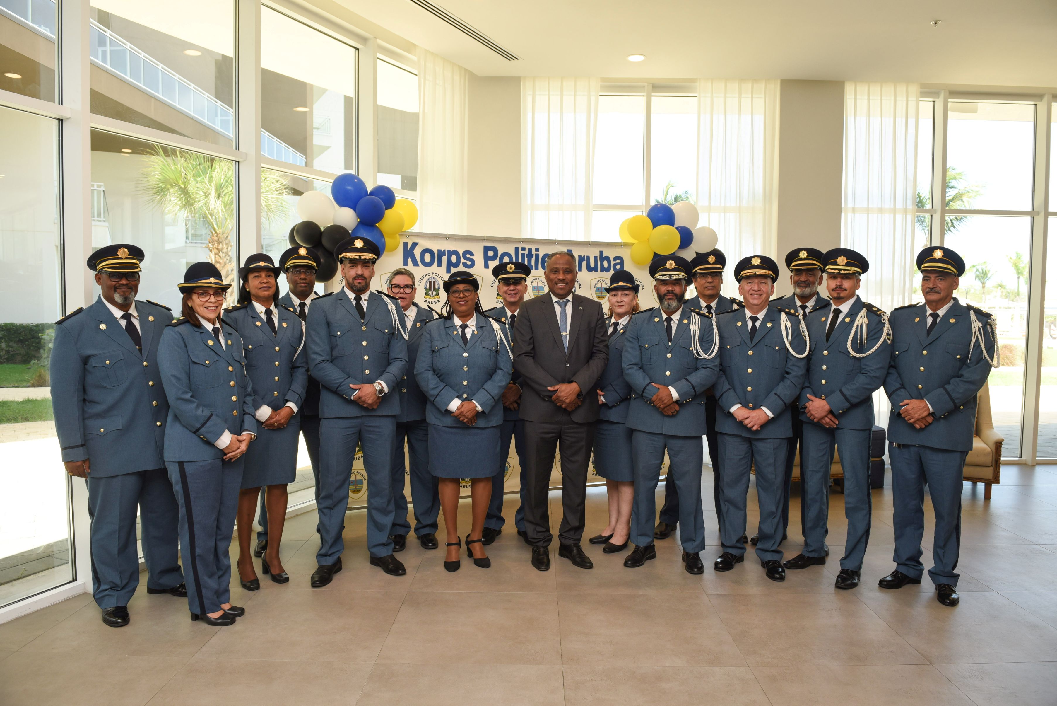 Cuerpo Policial awo tin dos comisario nobo