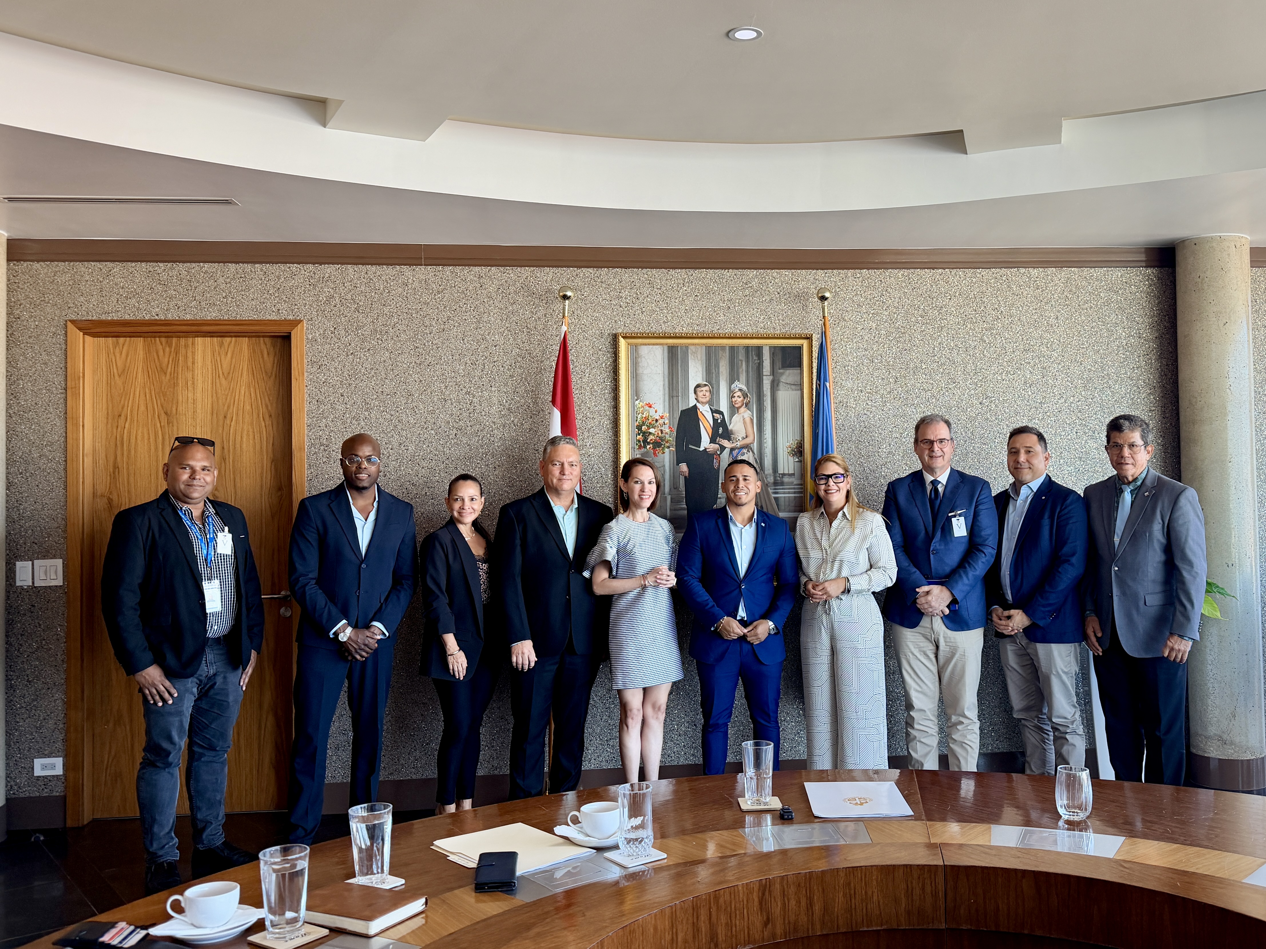 Minister Wendrick Cicilia ta instala comision pa mehora conectividad di transporte aereo entre Aruba, Boneiro y Corsou