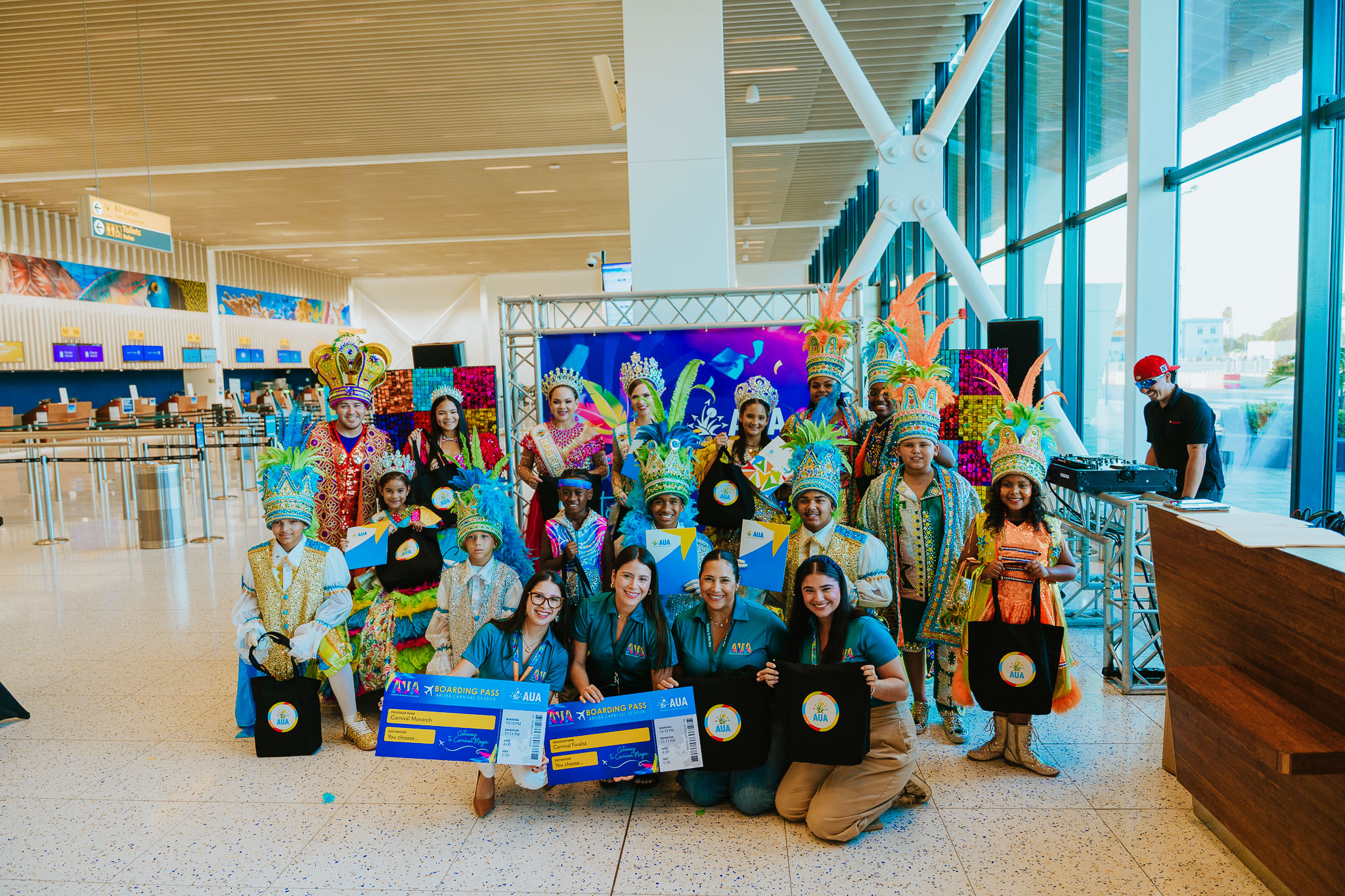 Durante un ceremonia special Aruba Airport Authority a honra y premia e monarcanan di Carnaval 72