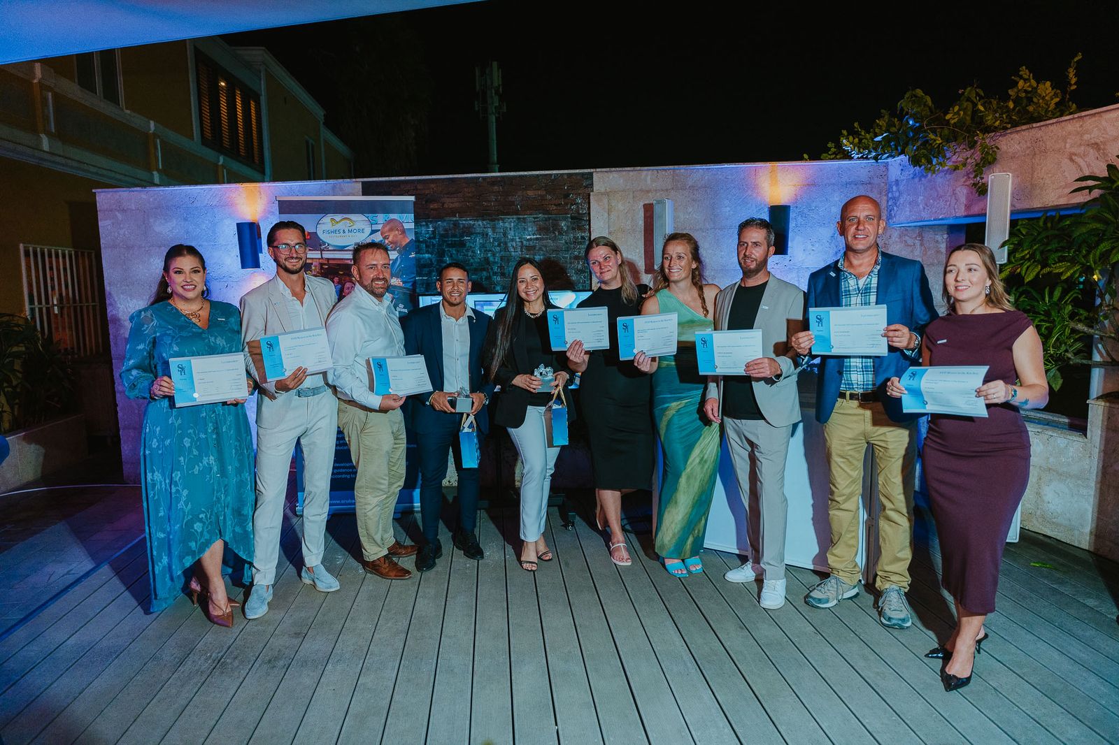 Minister Gerlien Croes ta felicita Aruba Wine & Dine Academy cu graduacion di ocho (8) Leermeester y Leermeester Plus