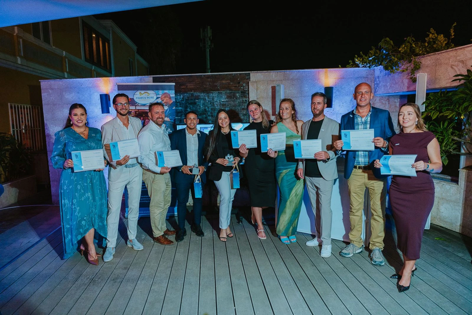 Minister Gerlien Croes ta felicita Aruba Wine & Dine Academy cu graduacion di ocho (8) Leermeester y Leermeester Plus