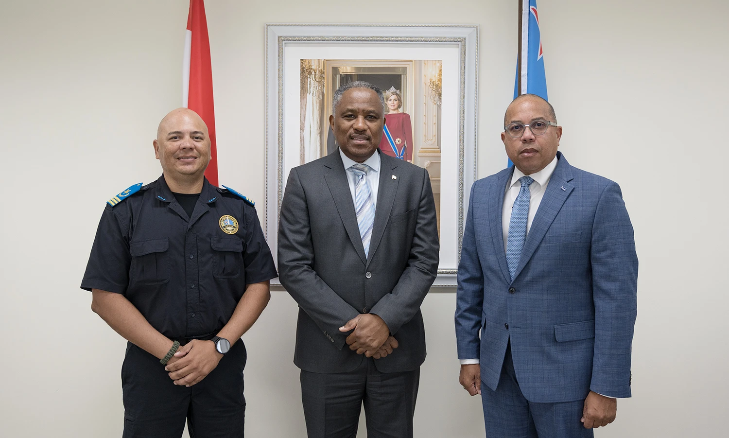 Minister Dowers a ricibi bishita di introduccion di Hoofd Bewaking y Beveiliging na CEA