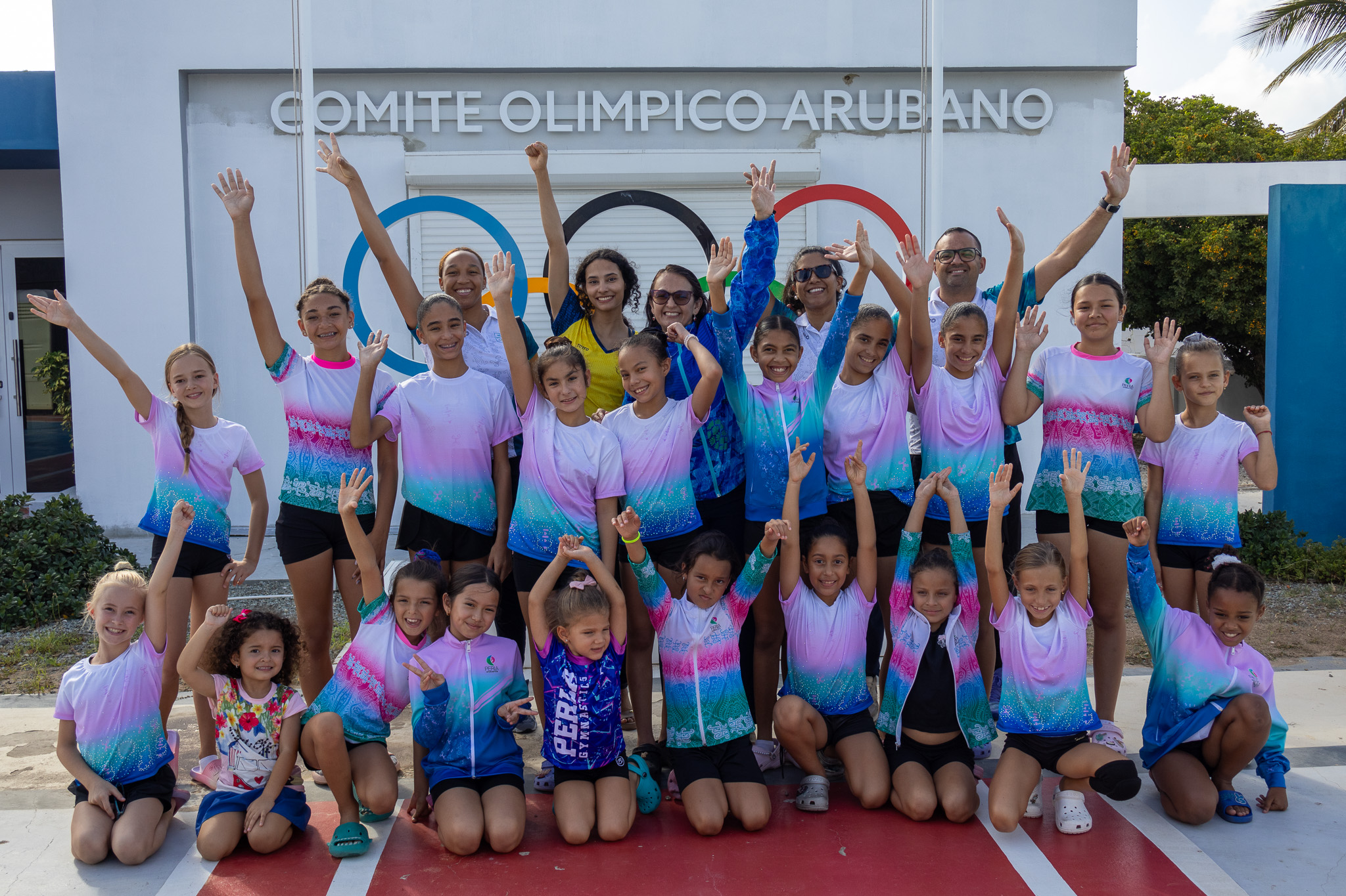 COA a ricibi bishita di club  di gimnasia Perla Gymnastics