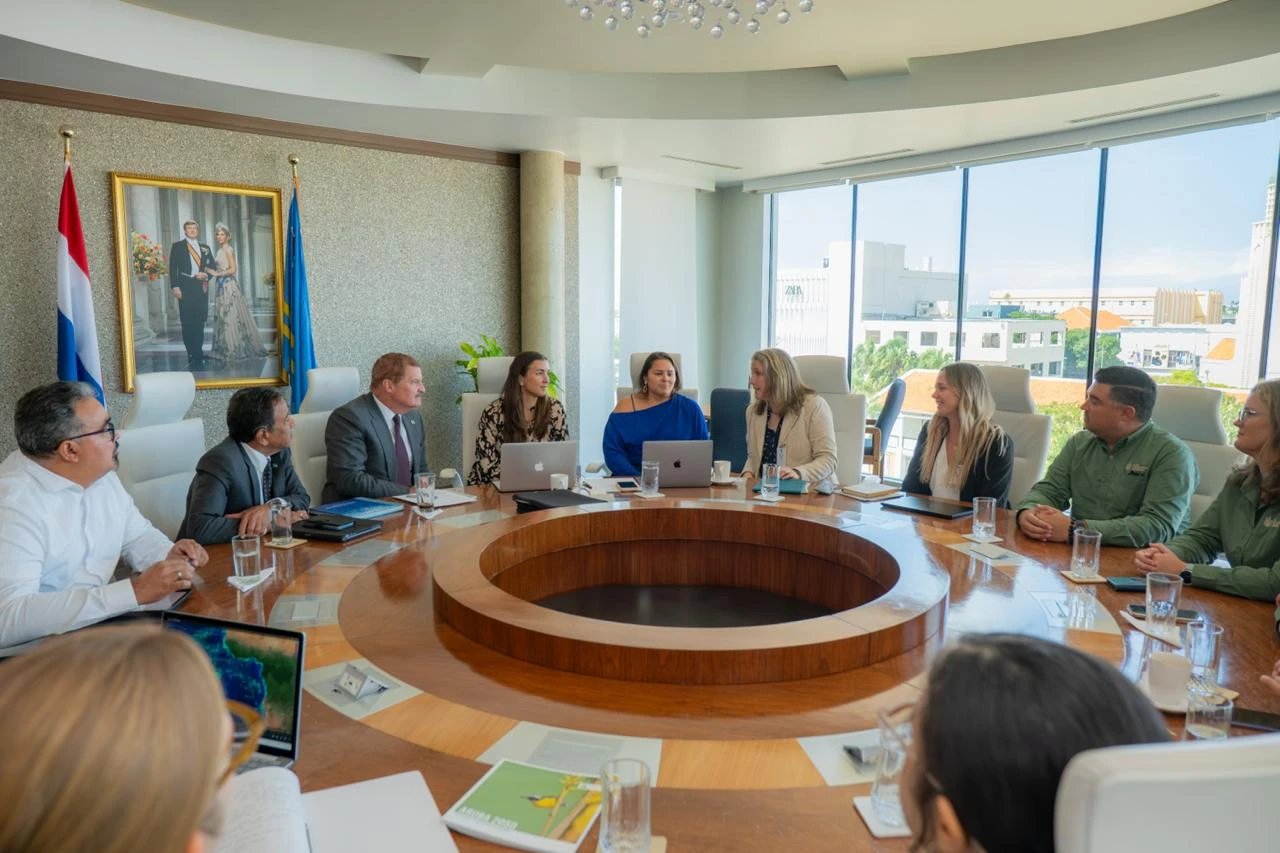 Reunion constructivo cu Blue Marine Foundation y Aruba Conservation Foundation